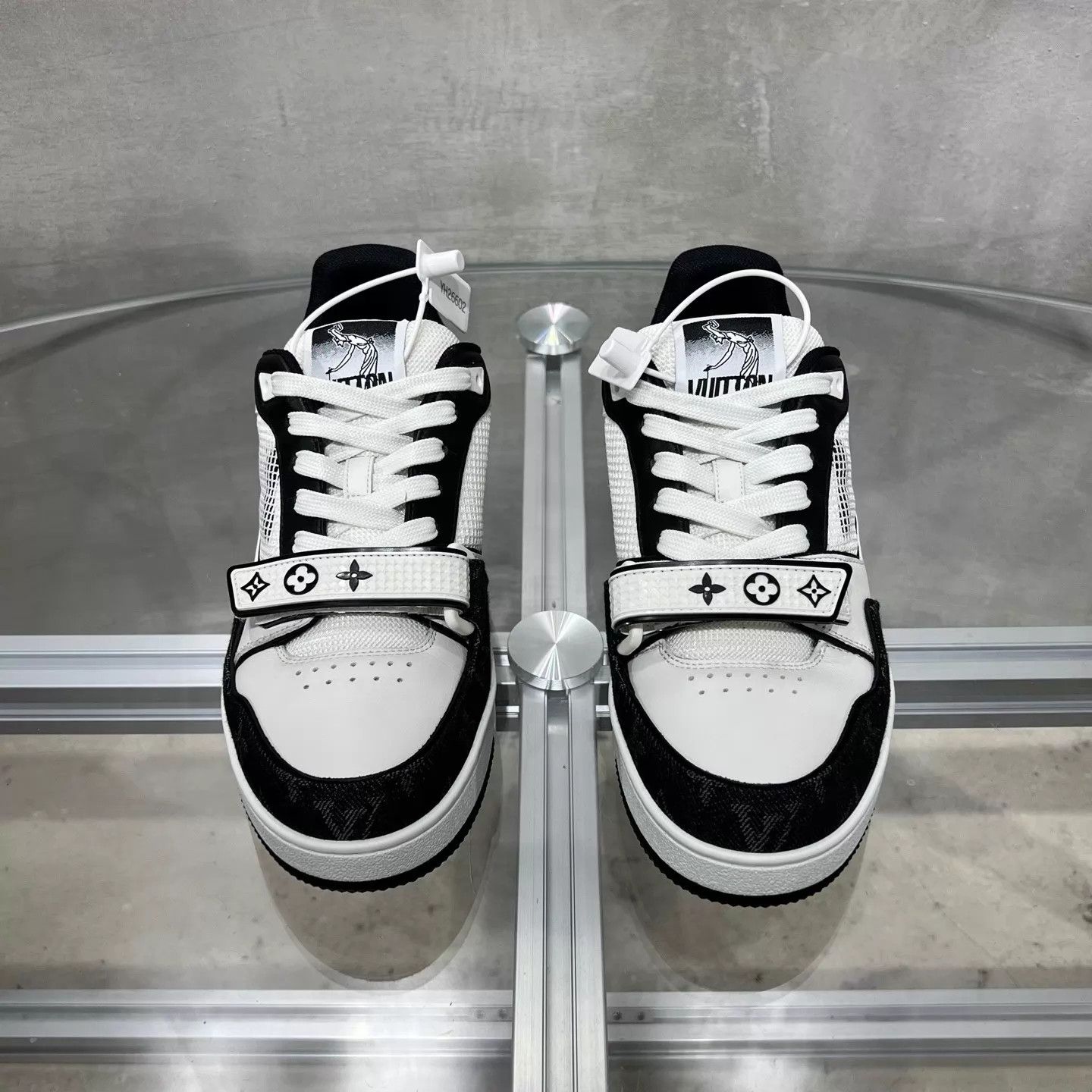 Louis Vuitton LV Trainer BW Velcro UK3.5/37.5 New Box Tried On Size US 7 / IT 37 - 1 Thumbnail