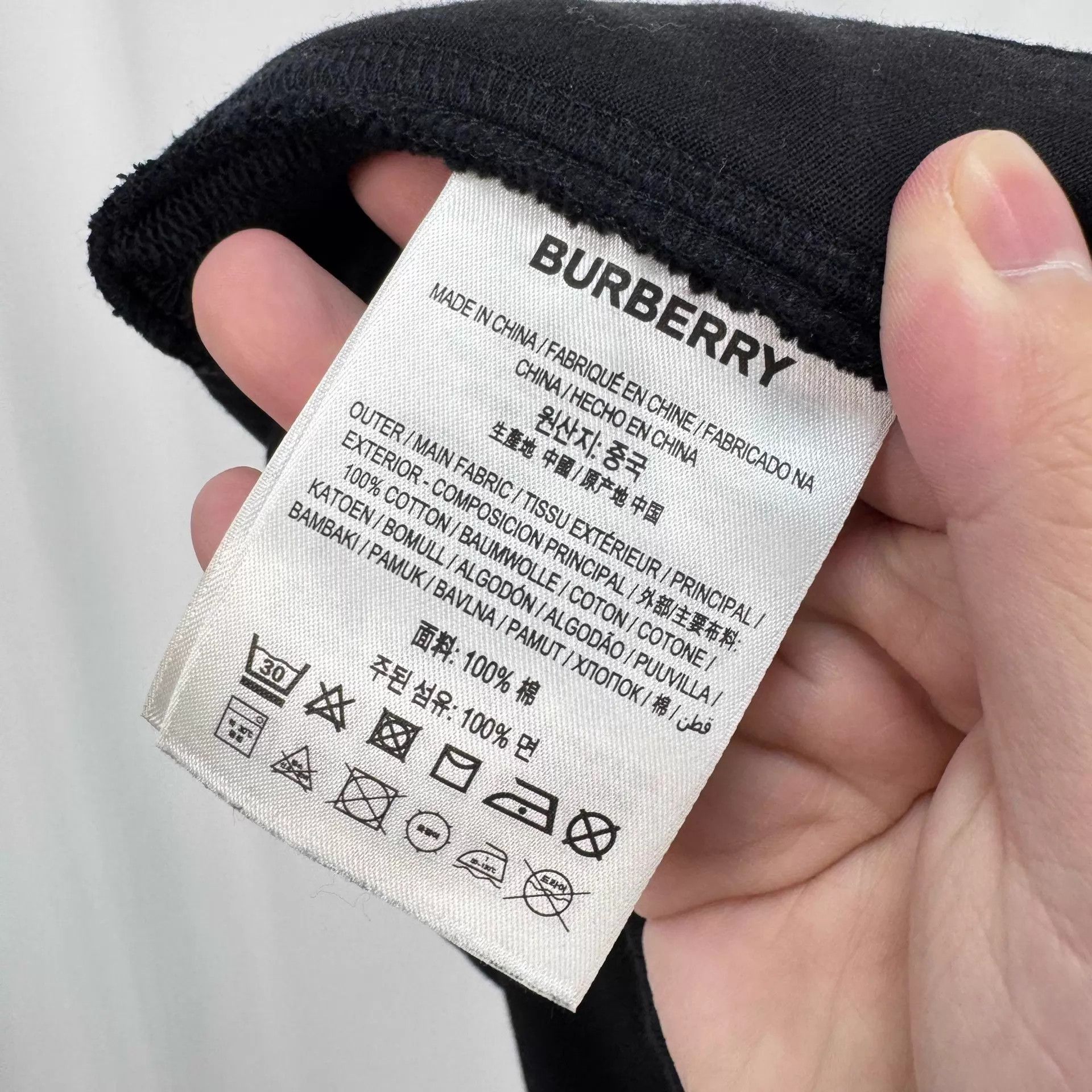 Burberry Burberry Monster Letter Short XXL 99 New KL11078 Size 32" / US 10 / IT 46 - 6 Thumbnail