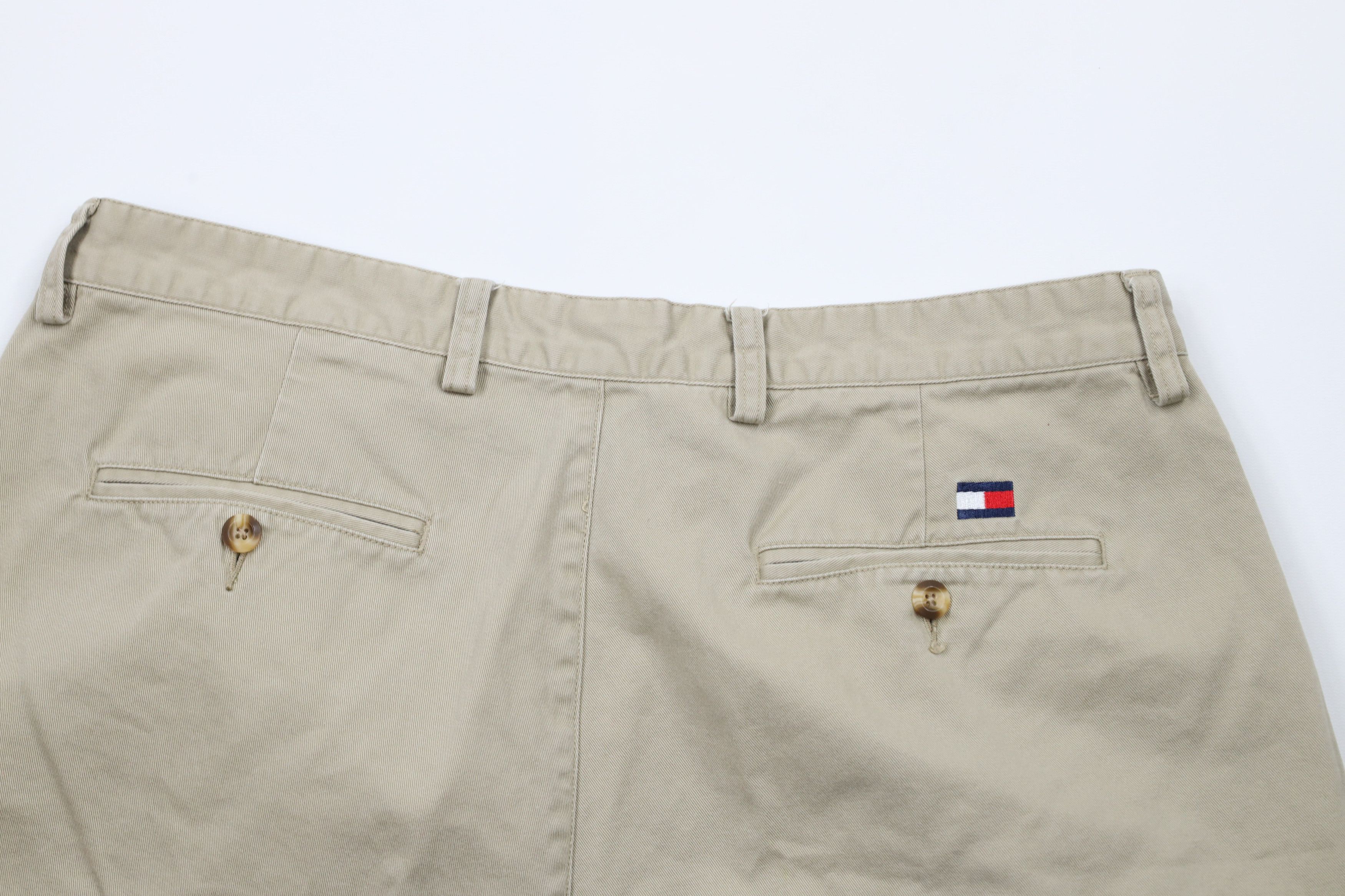 Tommy Hilfiger × Vintage Vintage 90s Tommy Hilfiger Above Knee Chino Shorts Beige Size US 38 / EU 54 - 9 Thumbnail