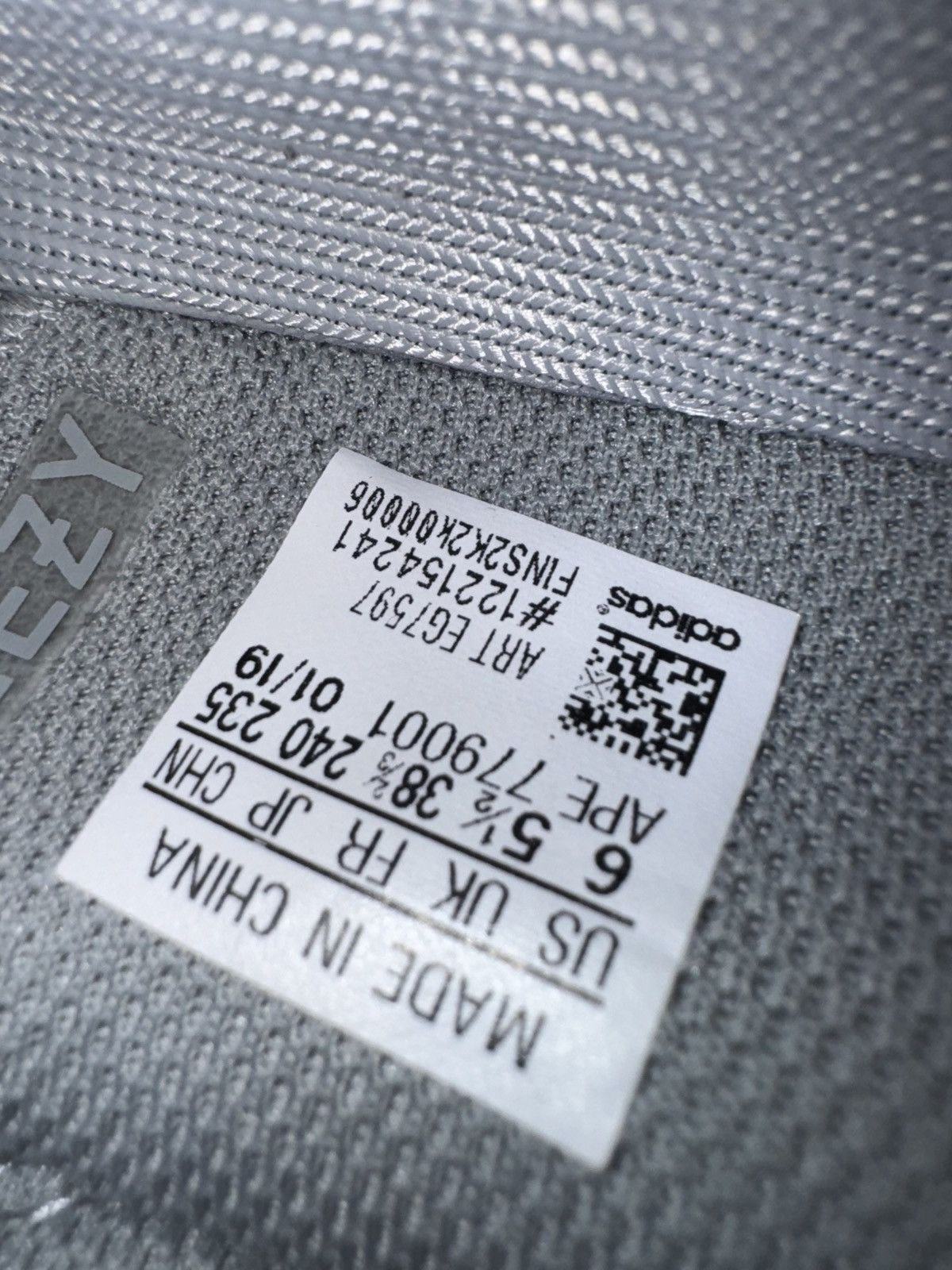 Adidas × Yeezy Adidas Yeezy Boost 700 inertia sz 6Y Size US 6 / EU 39 - 10 Thumbnail