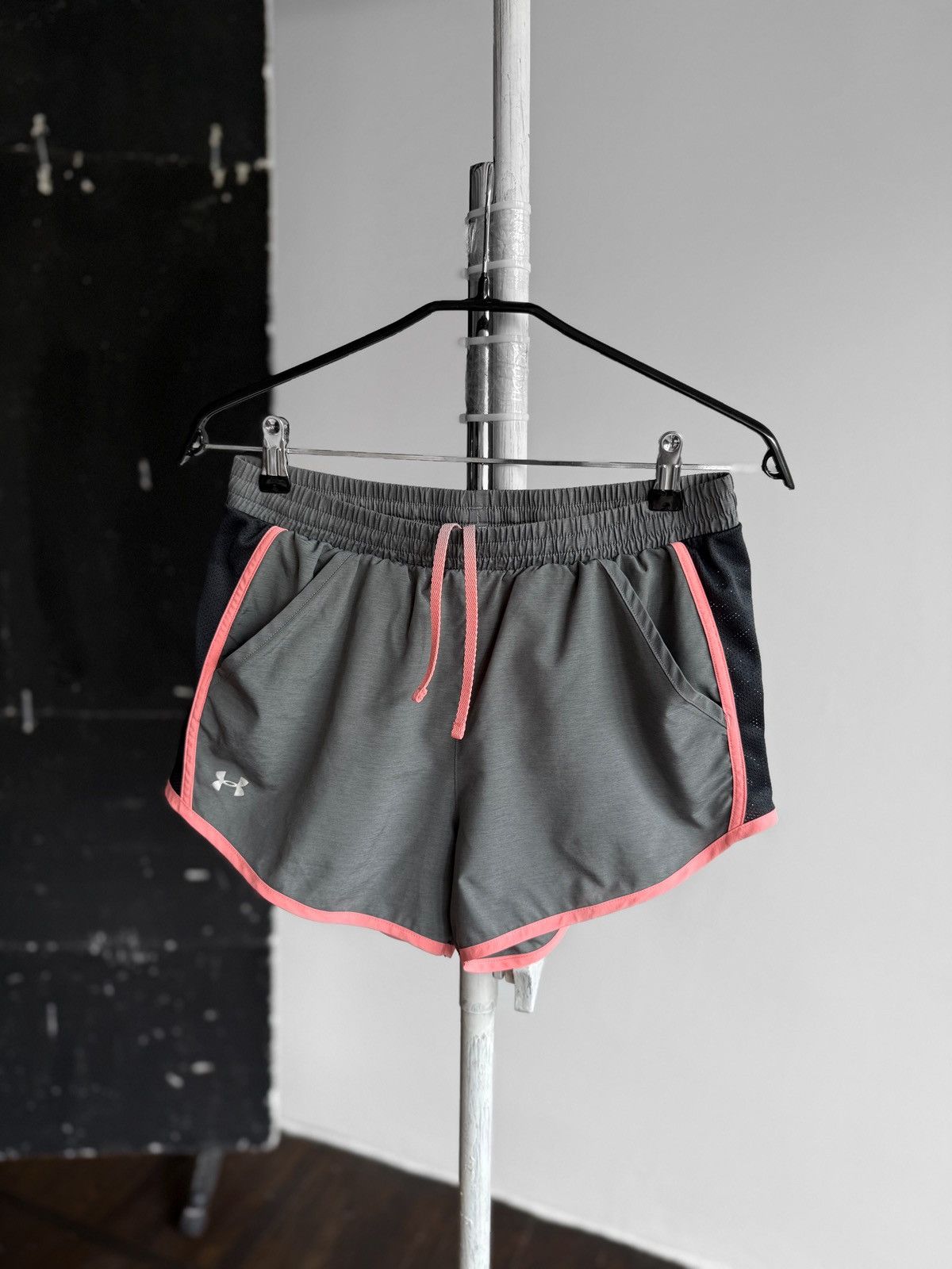 Under Armour Under Armour Womens Gray Black Pink Running Shorts Pockets Size 27" / US 4 / IT 40 - 1 Thumbnail