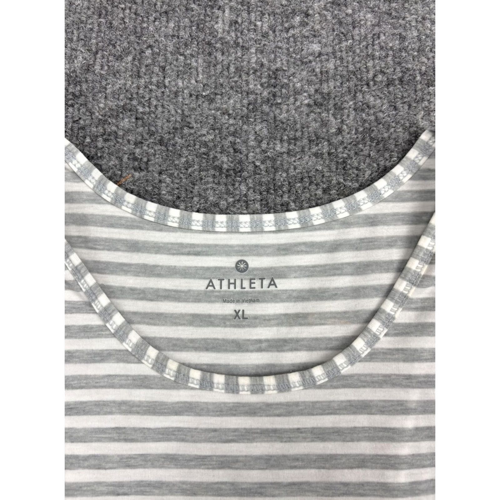 Athleta Athleta Tank Top Womens XL Gray White Striped Cropped Muscle Workout Shirt Size XL / US 12-14 / IT 48-50 - 2 Thumbnail