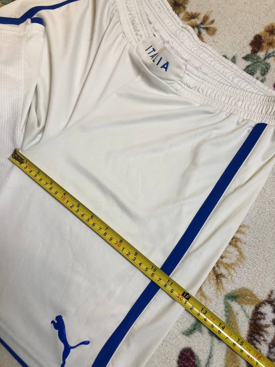 Puma ITALY 2012/2013 AWAY FOOTBALL SHORTS PUMA SIZE L ADULT Size US 34 / EU 50 - 14 Thumbnail