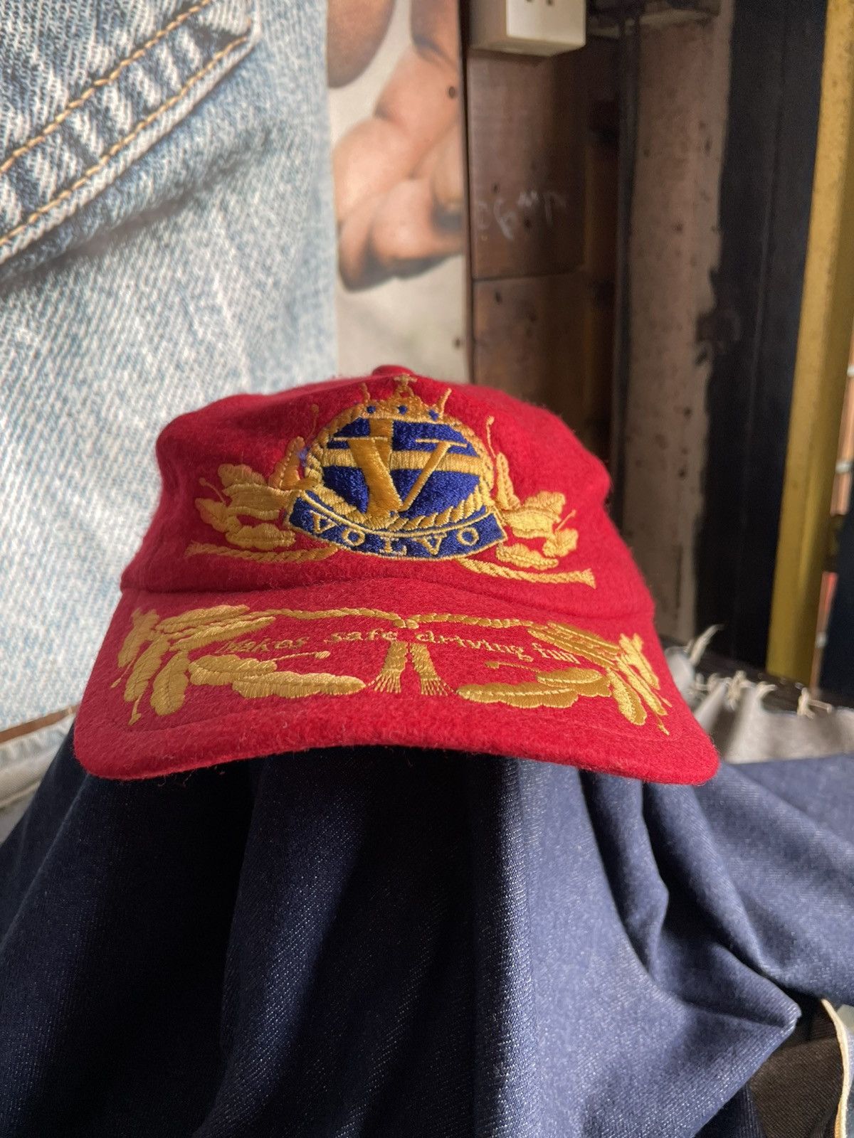Formula 1 VINTAGE VOLVO Japan Snapback Embroidery logo gold chain Rare Size ONE SIZE - 1 Thumbnail