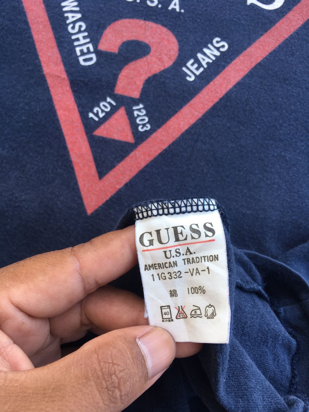 Guess Rare Vintage 90s Guess Big Logo Tshirt Size US L / EU 52-54 / 3 - 13 Thumbnail