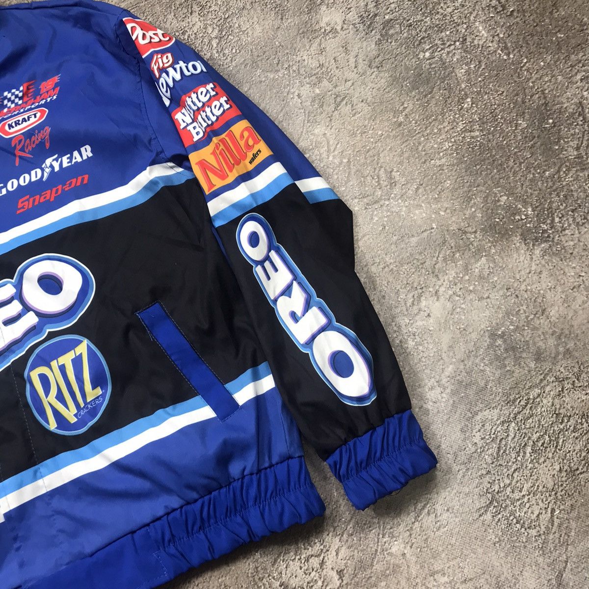 Vintage Vintage 90s NASCAR Oreo Racing Jacket Streetwear Graphic L Size US L / EU 52-54 / 3 - 5 Thumbnail