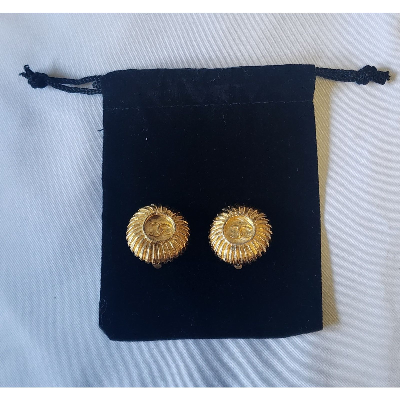 Chanel Authentic Vintage CHANEL Clip On Gold Double CC Earrings Size ONE SIZE - 6 Thumbnail