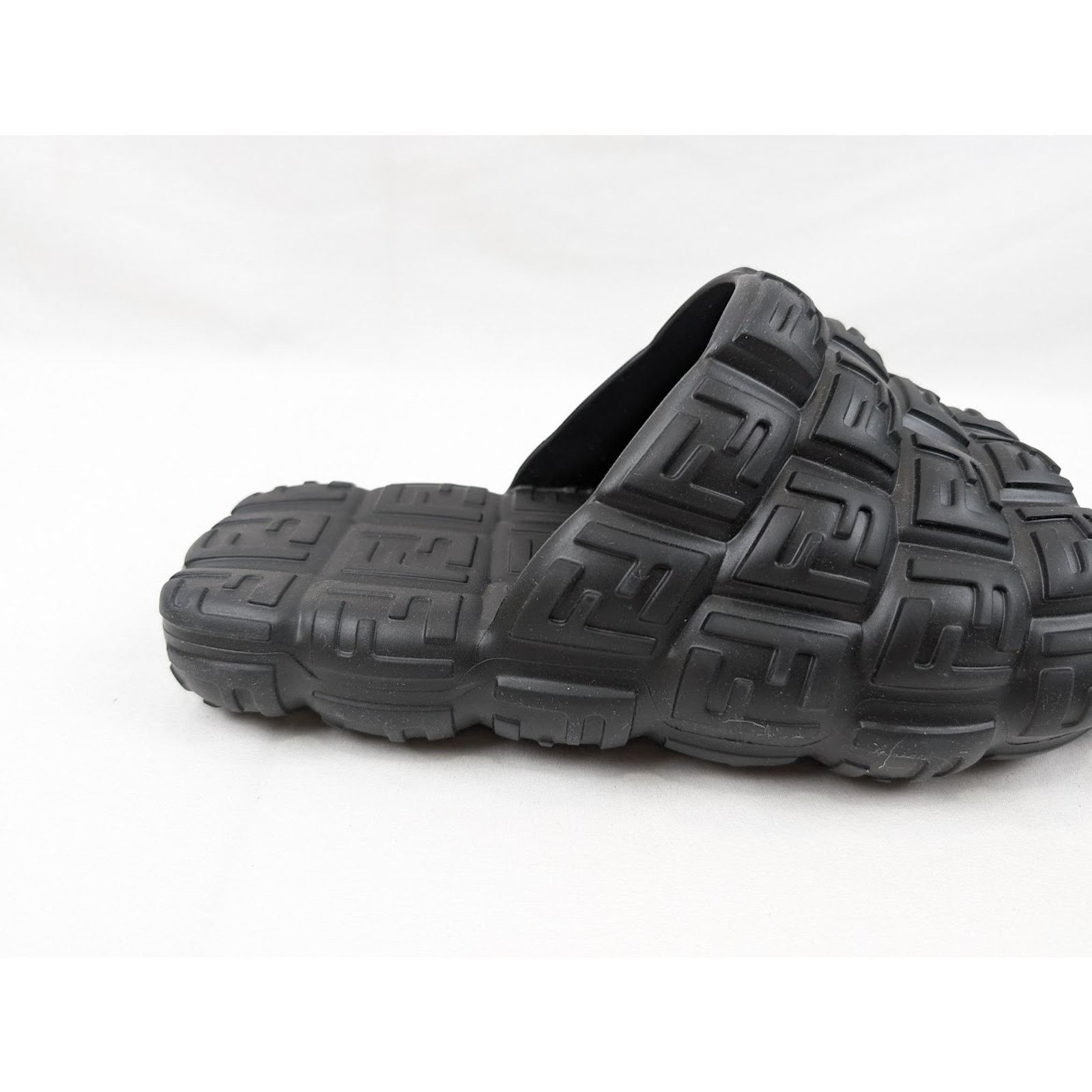 Fendi o1rshd1 Rubber Sole Fendi Logo Slipper Slide Sandal in Nero Size US 7 / EU 40 - 5 Thumbnail