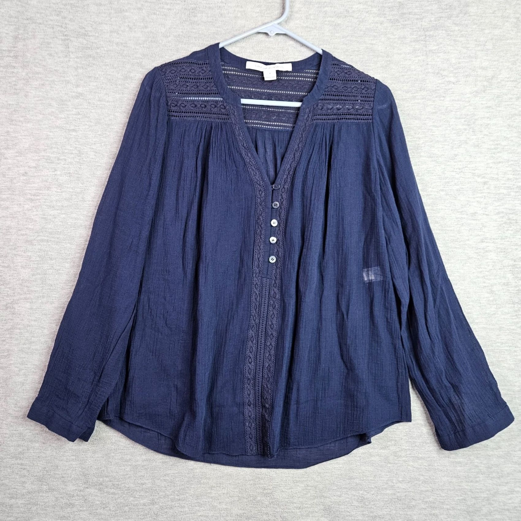 Diane von Furstenberg Diane von Furstenberg Blouse Women's Size 6 Navy Lace Trim Long Sleeve V-Neck Button Regular Knit/Cotton Blend Size M / US 6-8 / IT 42-44 - 2 Thumbnail