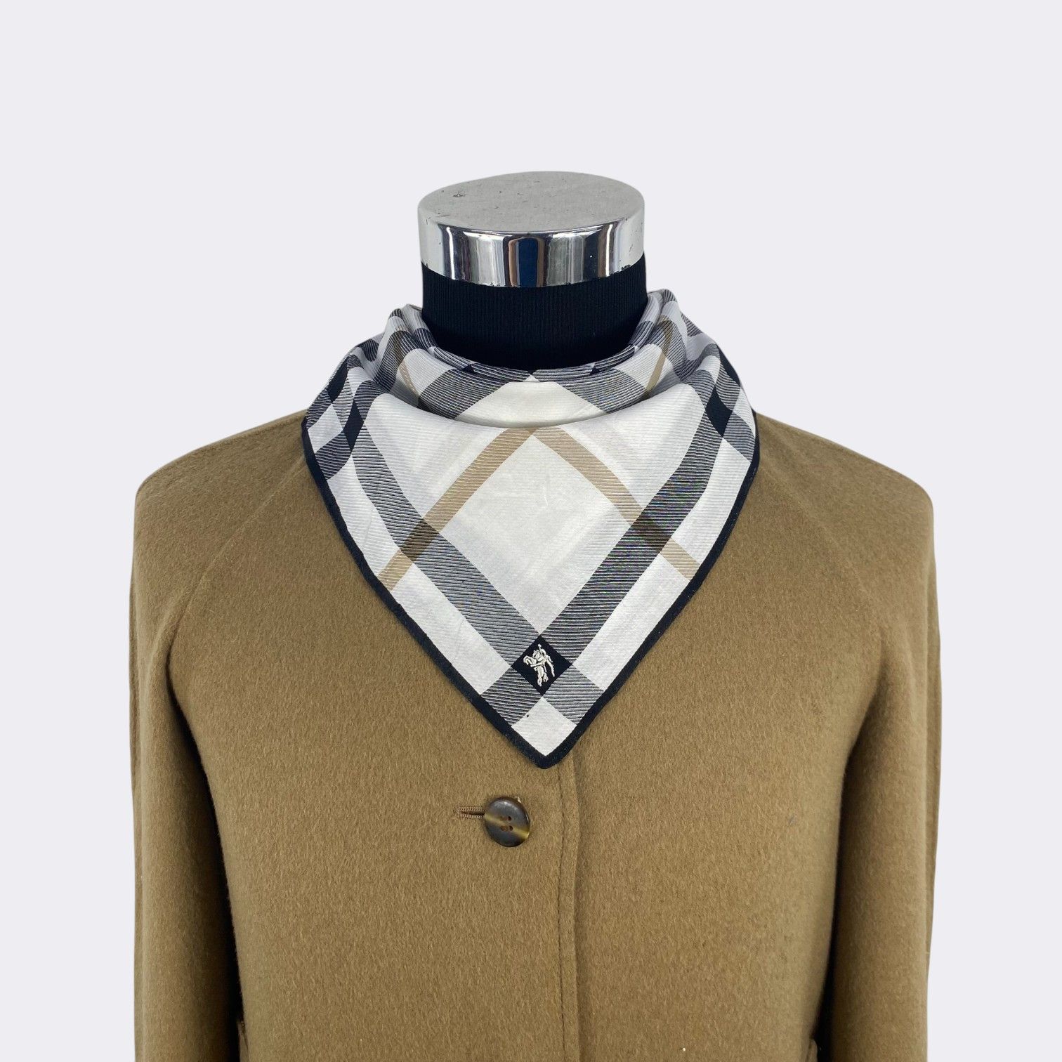 Burberry Vintage Burberry Handkerchief Neckerchief Bandana H082R Size ONE SIZE - 2 Thumbnail