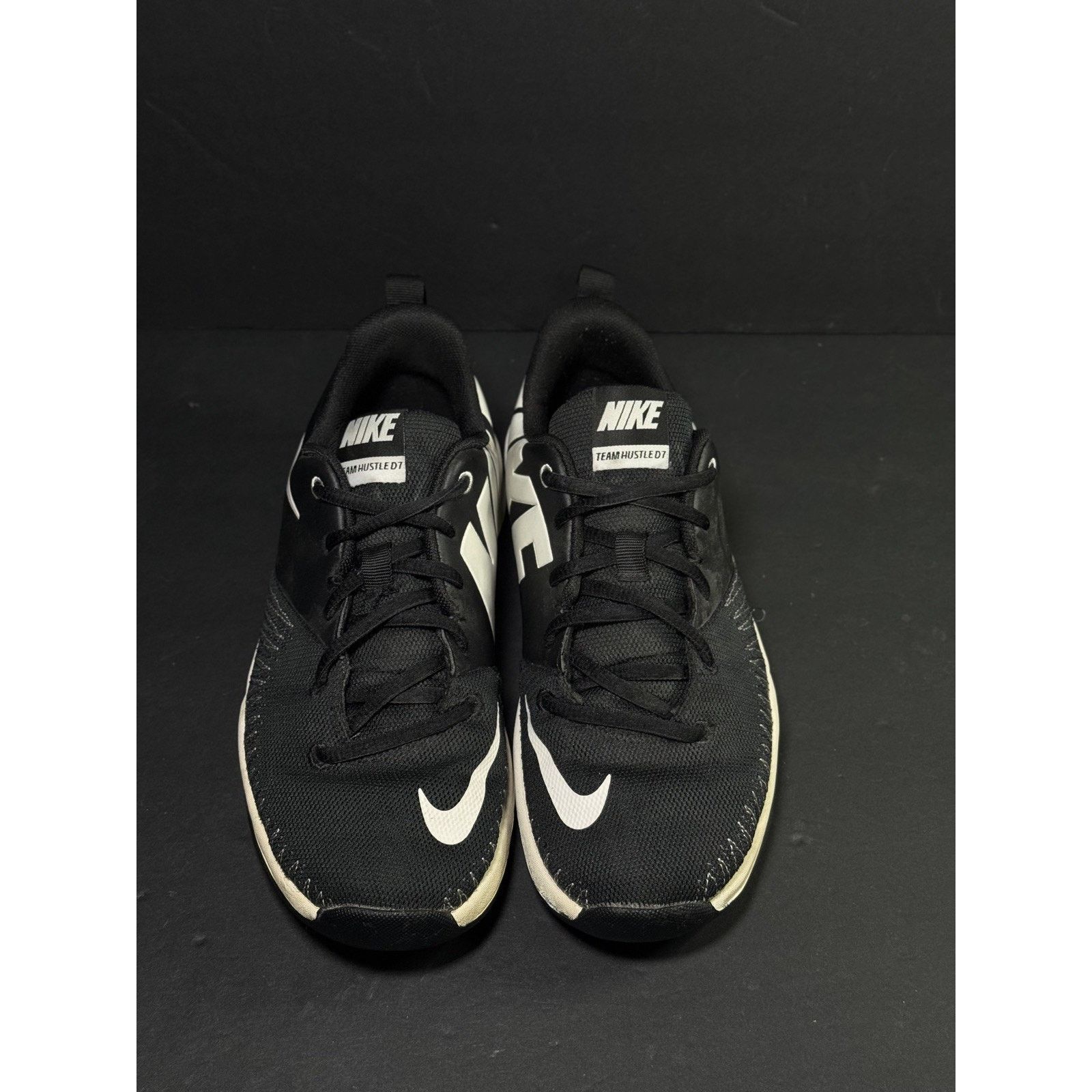 Nike Nike Team Hustle DT Youth sneakers size 7Y black Basketball Size US 7 / EU 40 - 5 Thumbnail