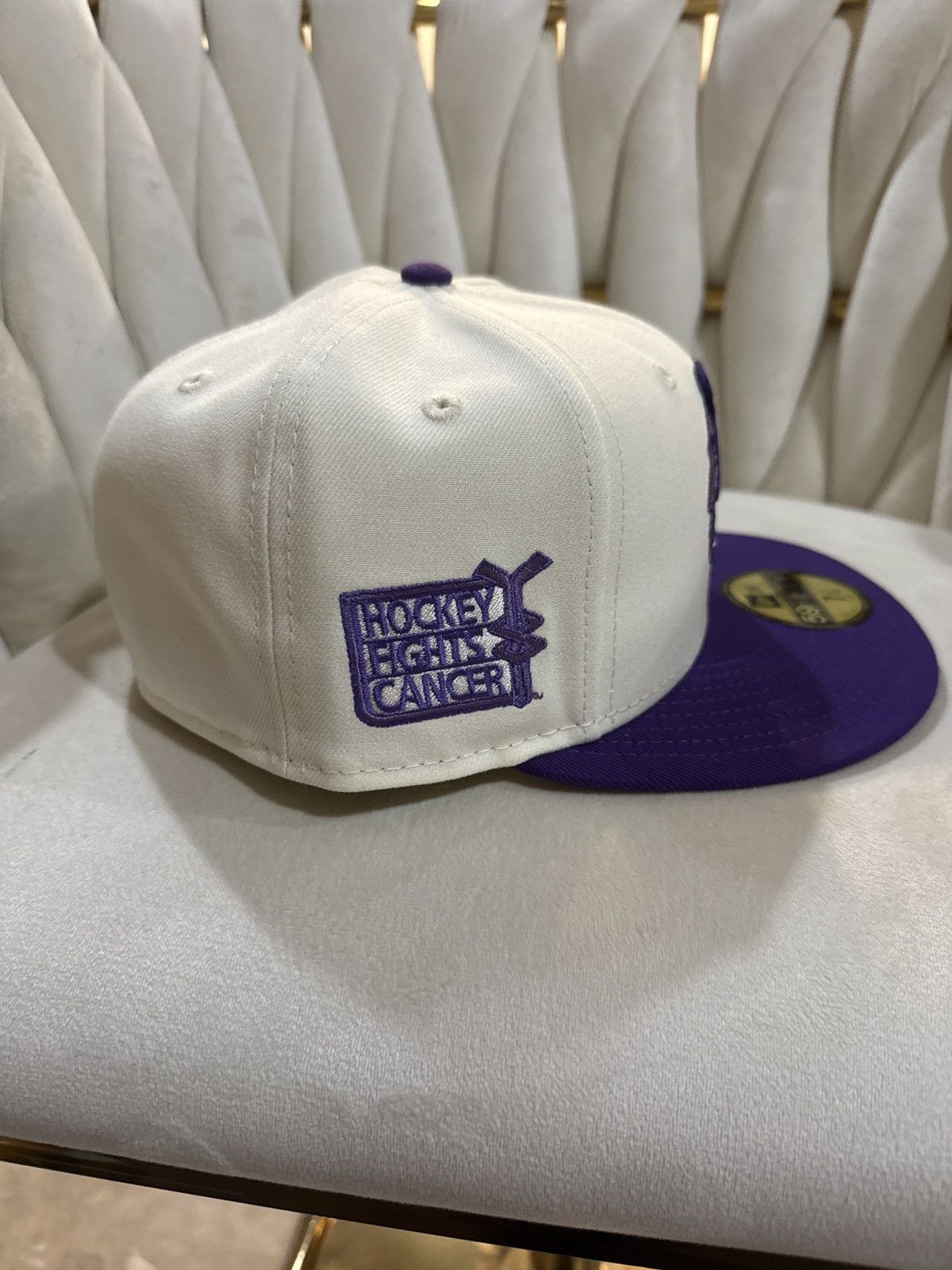 New Era 59Fifty Chicago Blackhawks “Hockey Fights Cancer” 7 1/8 Size ONE SIZE - 3 Thumbnail