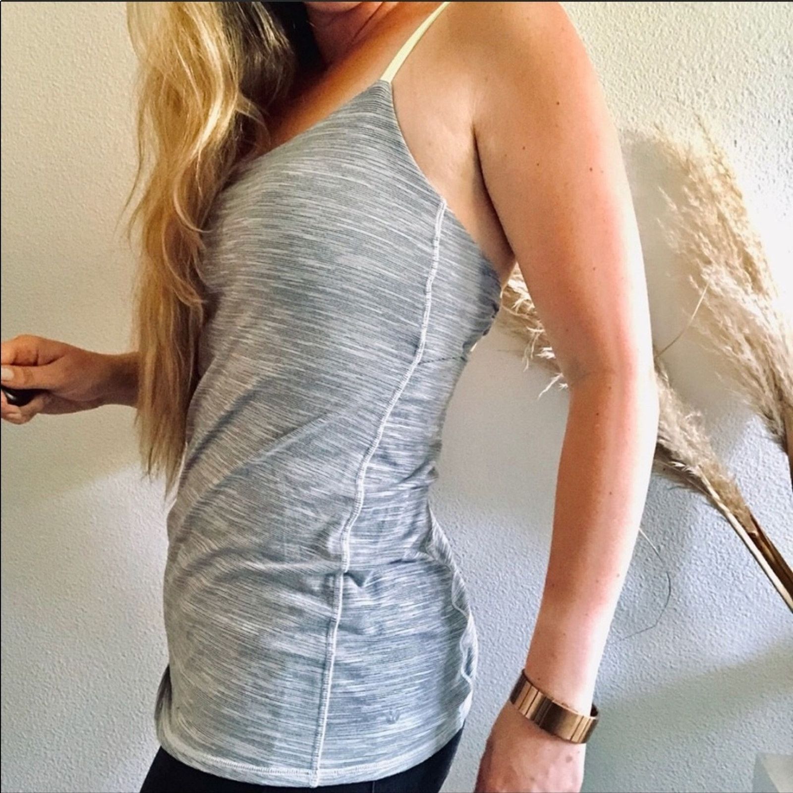Lululemon LULULEMON Heather Grey Cross Strap Sports Bra Tank Top Shirt Size L / US 10 / IT 46 - 4 Thumbnail