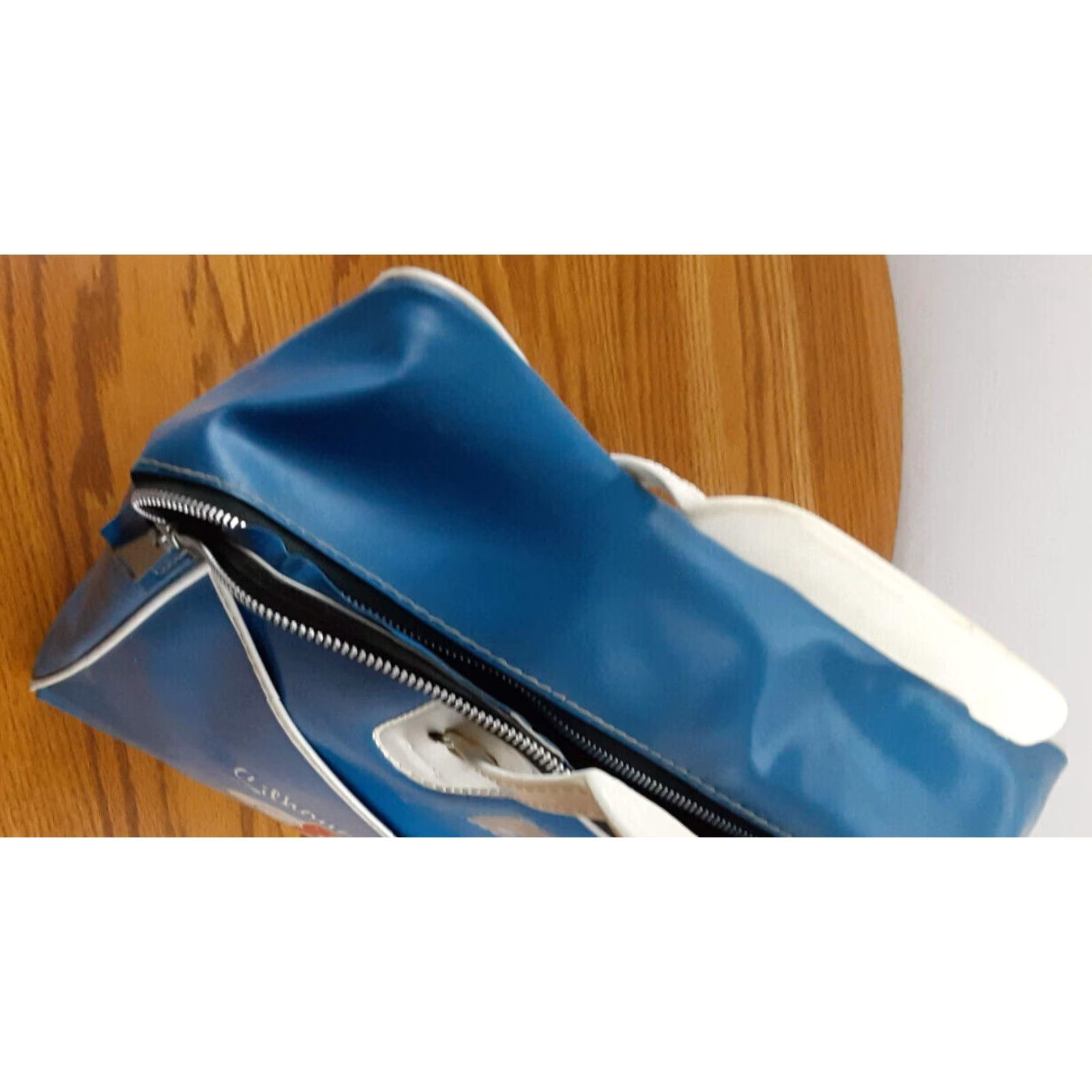 Vintage VINTAGE Silhouette/America Health Spas Gym-Duffle Bag 1980's Michigan Duffle Men Medium Blue/White Vinyl Zipper 80s Size ONE SIZE - 4 Thumbnail