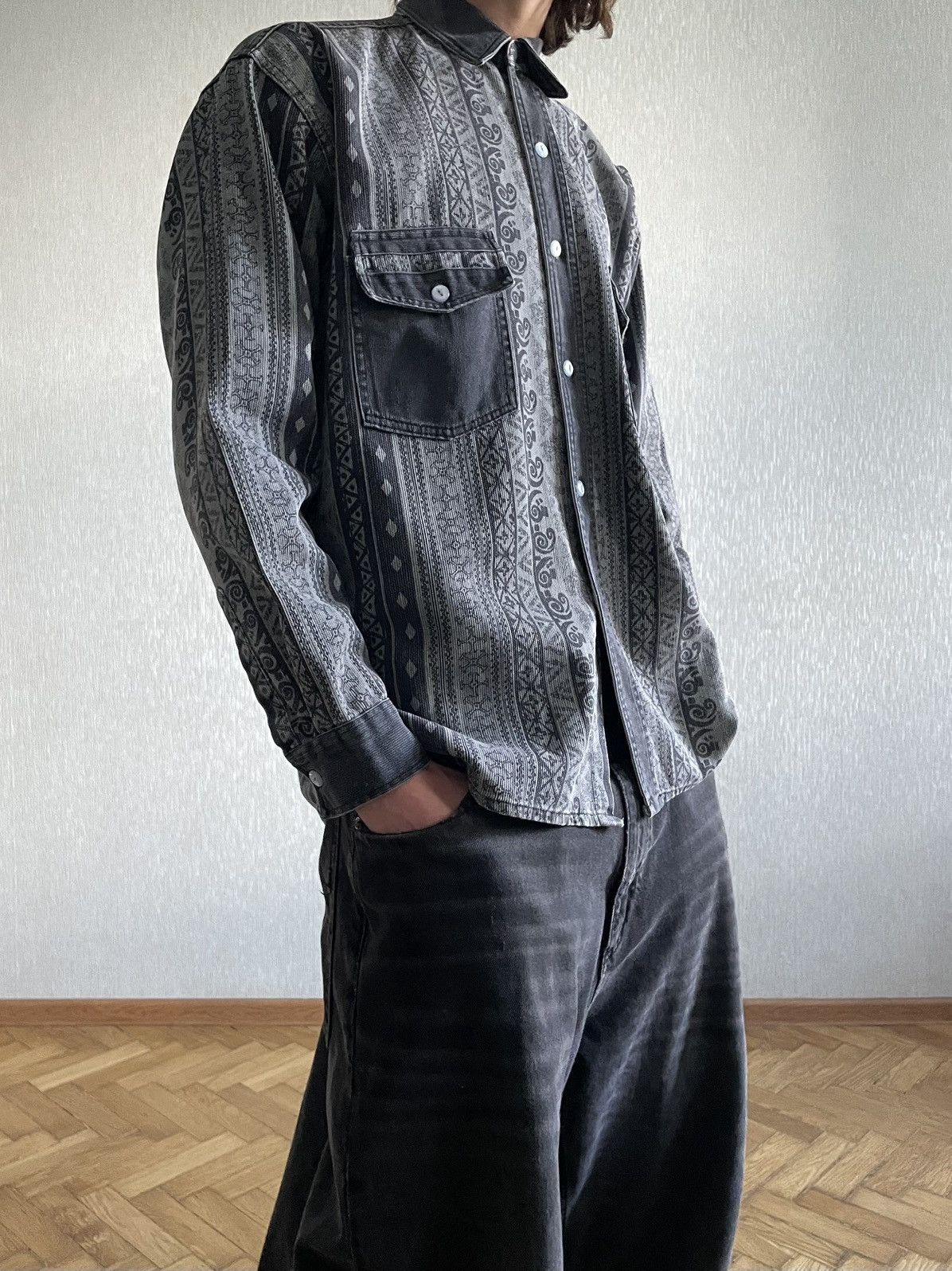 Vintage Ornamental Corduroy Shirt, Heavyweight Size US L / EU 52-54 / 3 - 5 Thumbnail