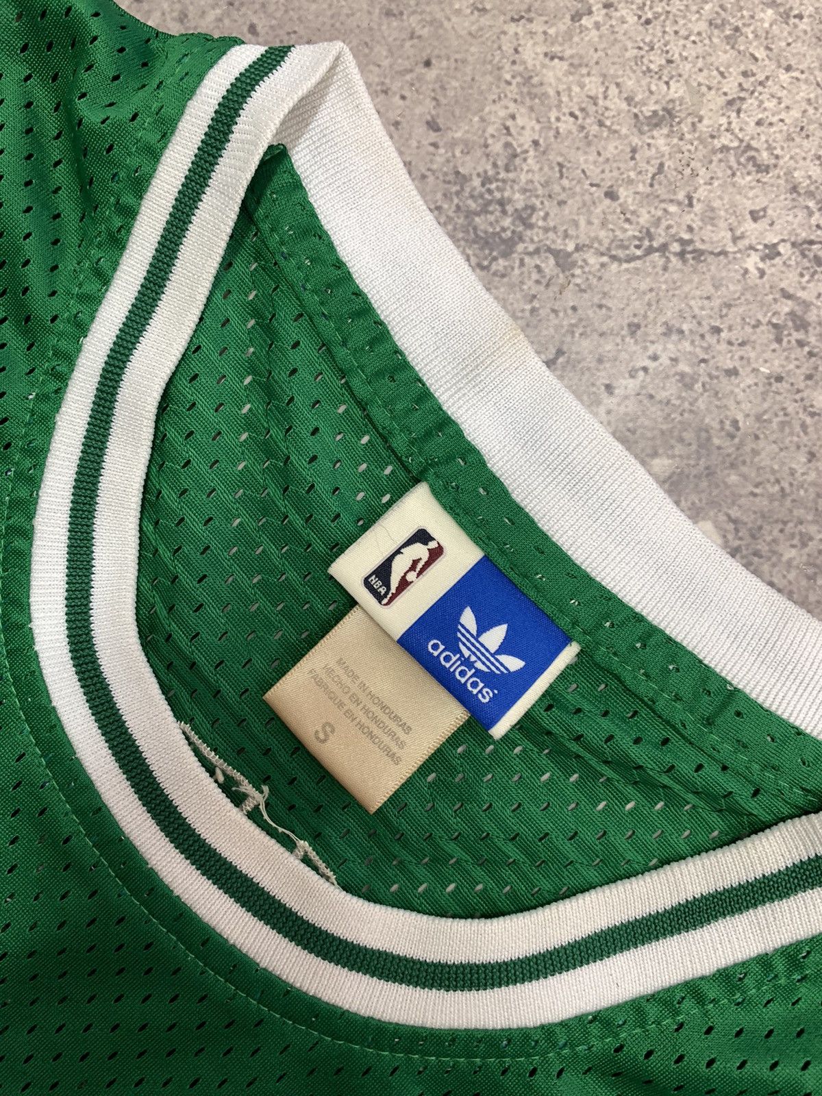 NBA × Vintage Vintage Celtic Bird 33 Adidas jersey Y2K NBA JERSEY Size US S / EU 44-46 / 1 - 9 Thumbnail