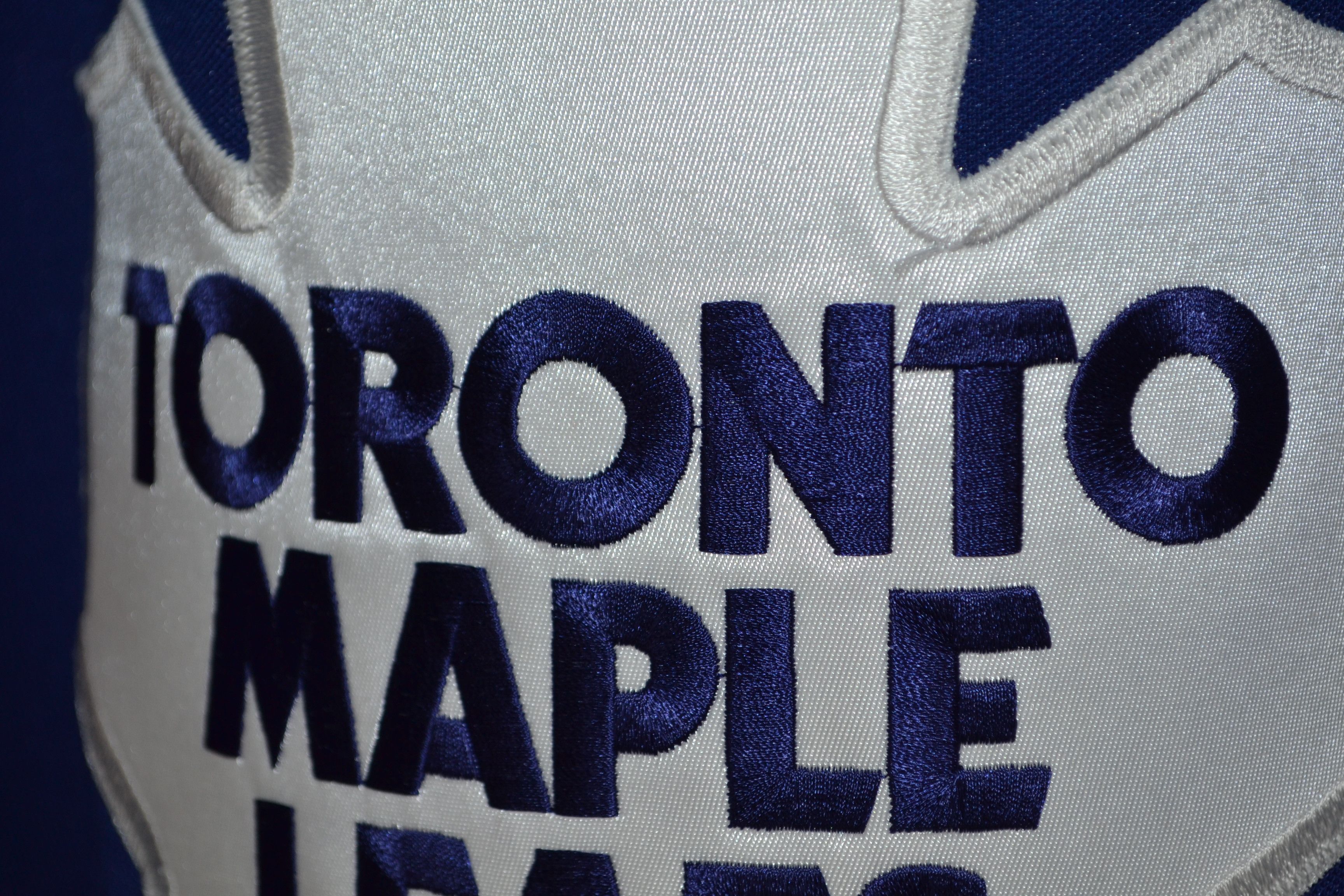 Ccm Toronto Maple Leafs 27 Frank Mahovlich Signed CCM 90s Size US L / EU 52-54 / 3 - 6 Thumbnail