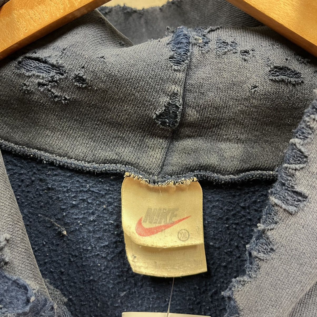 Nike Nike Vintage 90s Navy Blue Center Swoosh Distressed Hoodie Size US XXL / EU 58 / 5 - 4 Thumbnail