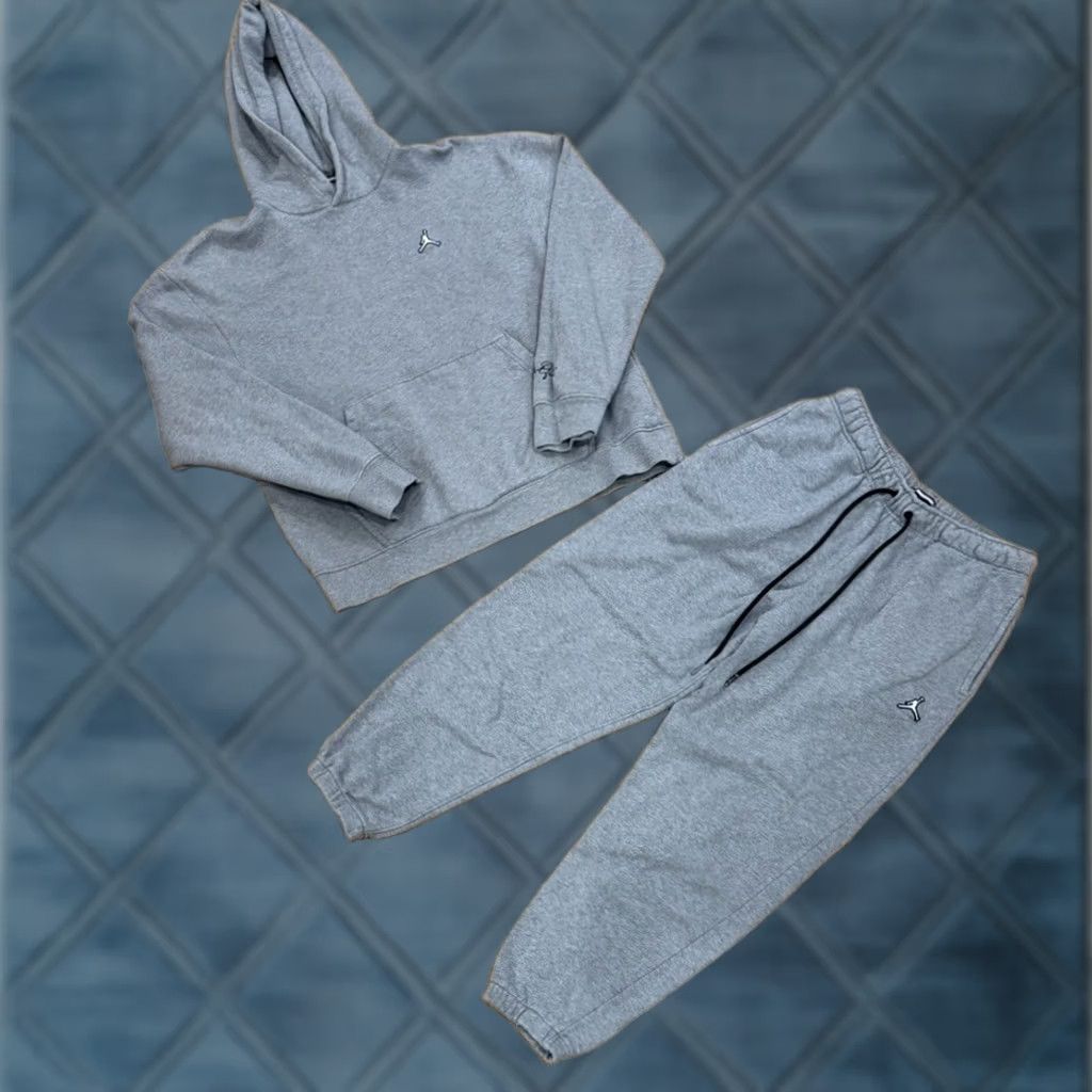 Jordan Brand Air Jordan Essentials Tracksuit Sweatshirt Pants Men L Gray Sweatpants Sweatshirt 2 Piece Set Nike Jordan Size US L / EU 52-54 / 3 - 1 Thumbnail