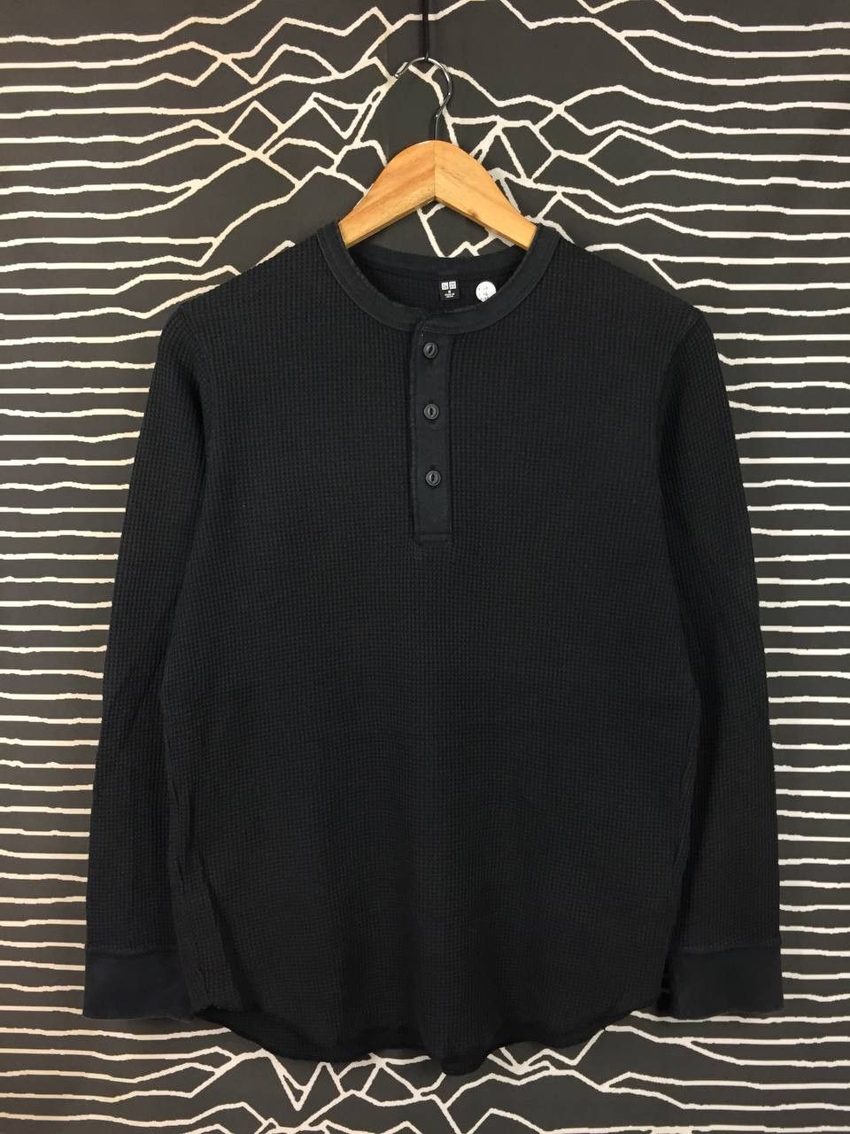 Uniqlo Uniqlo Waffle Knit Henley Long Sleeve Tee Size M Size US M / EU 48-50 / 2 - 1 Thumbnail