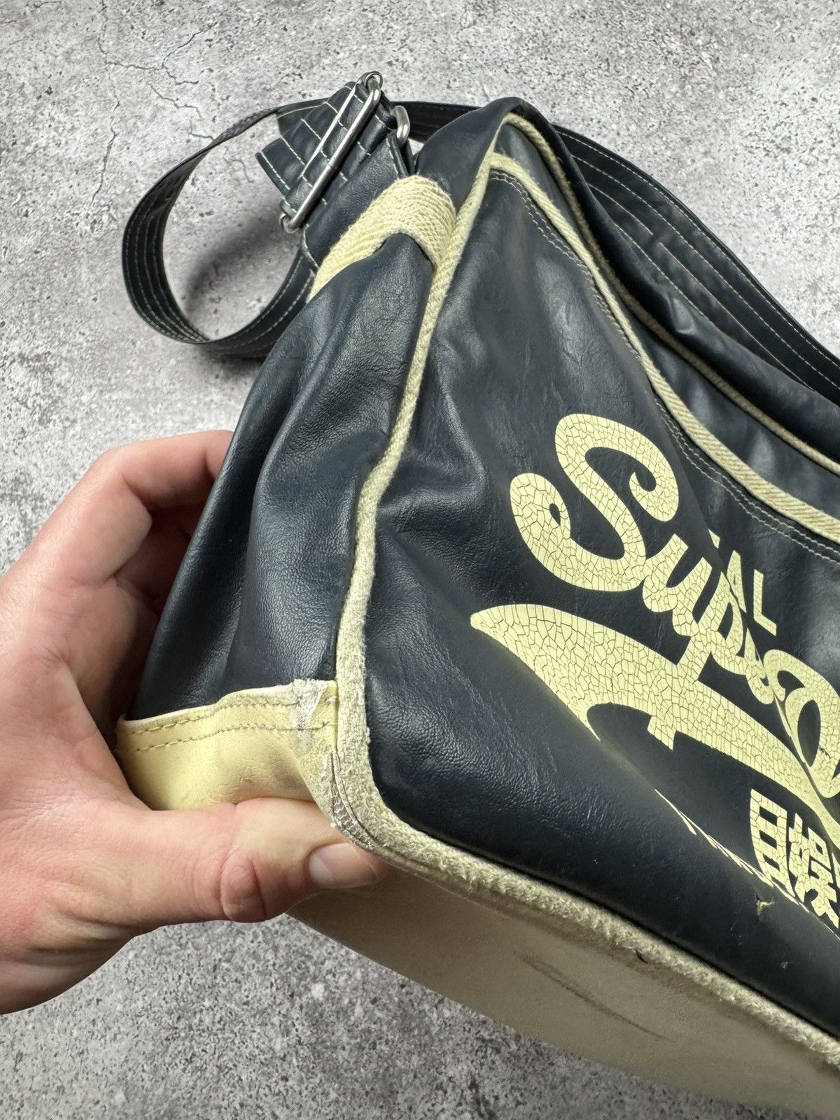Japanese Brand VINTAGE JAPANESSE SUPERDRY LEATHER EVISU MESSRNGER BAG Size ONE SIZE - 13 Thumbnail