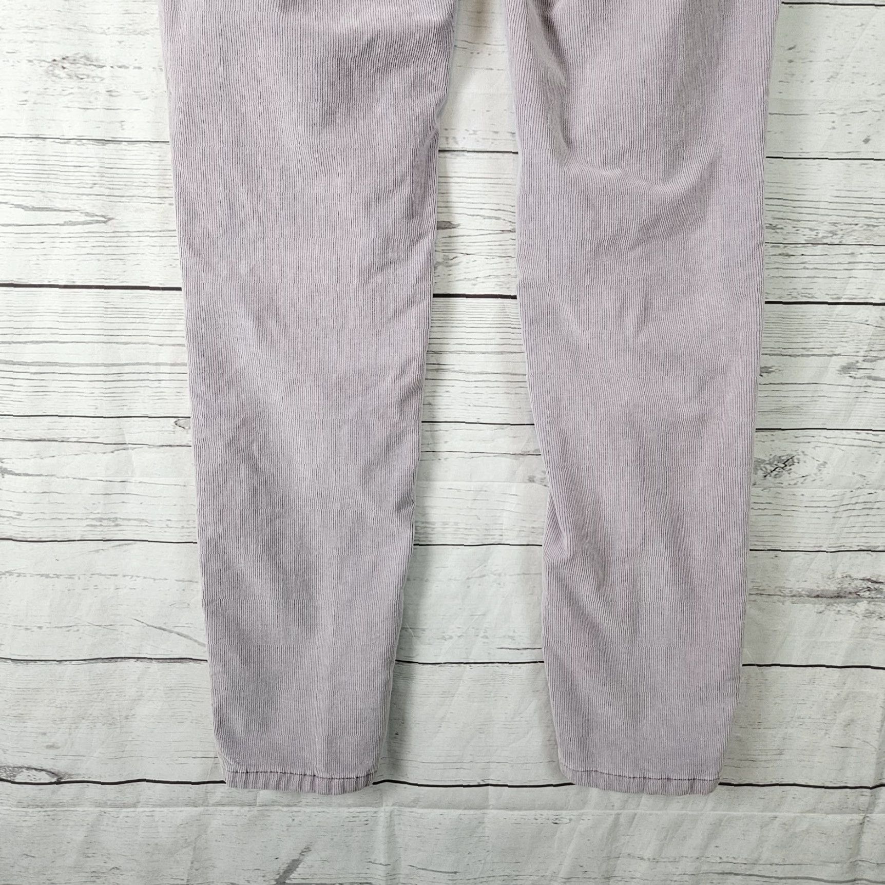 Vintage We The Free Womens Corduroy Ankle Pants Sz 26 Light Purple Sun Chaser Skinny Inseam 26.5" Juniors? No. Mens? No. Size 26" / US 2 / IT 38 - 5 Thumbnail