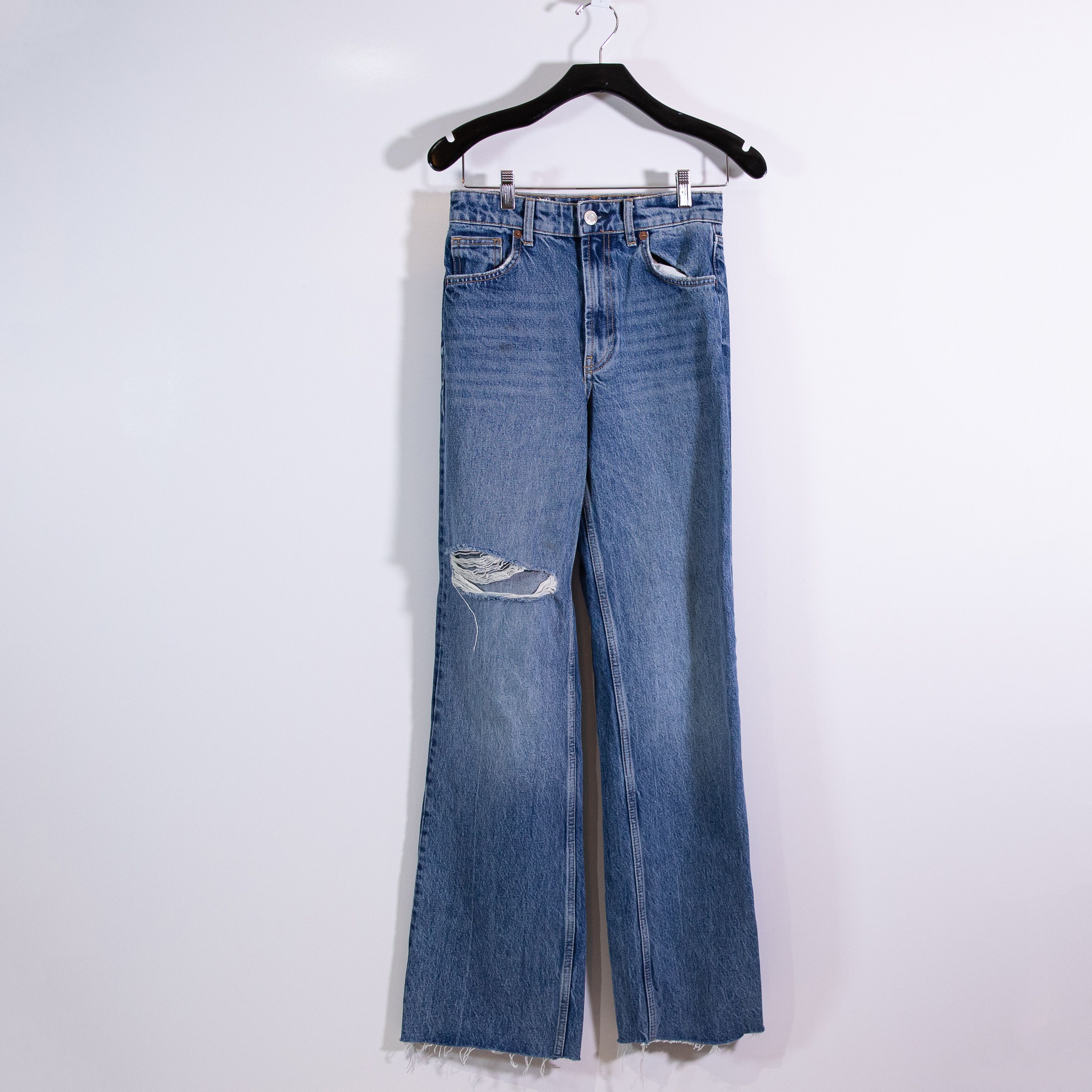 Zara Zara Women's Cotton Flared Leg Distressed Size 26" / US 2 / IT 38 - 1 Thumbnail