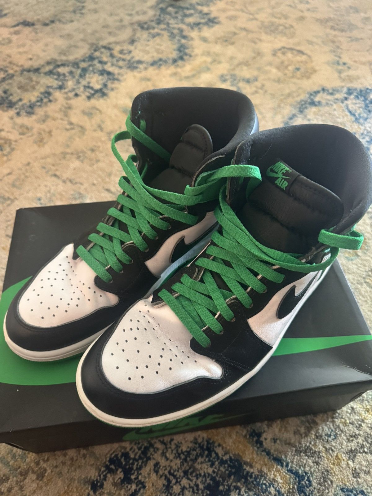 Nike Lucky Green Jordan 1 Size US 11 / EU 44 - 2 Thumbnail