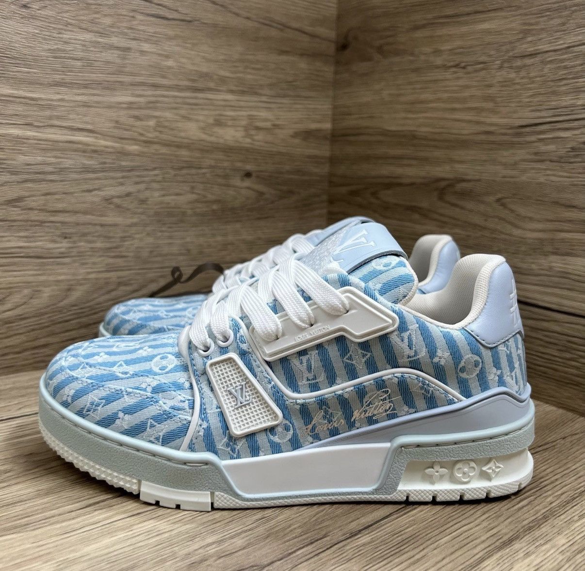 Louis Vuitton Louis Vuitton Trainer White & Blue Monogram Sneaker J41 Size US 6 / IT 36 - 1 Thumbnail