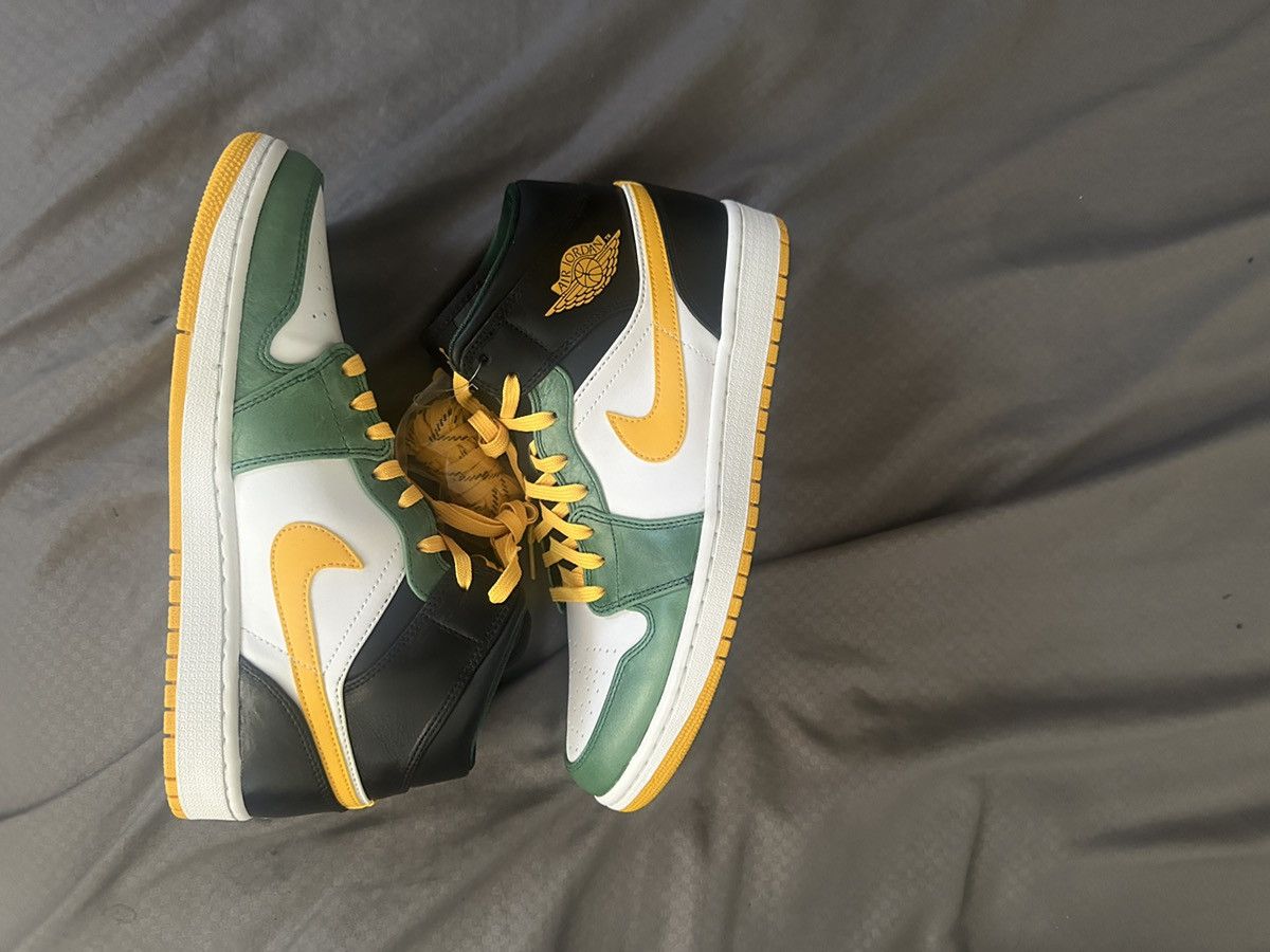 Jordan Brand Air Jordan 1 Mid ‘Sonics’ DS Size US 10 / EU 43 - 2 Thumbnail
