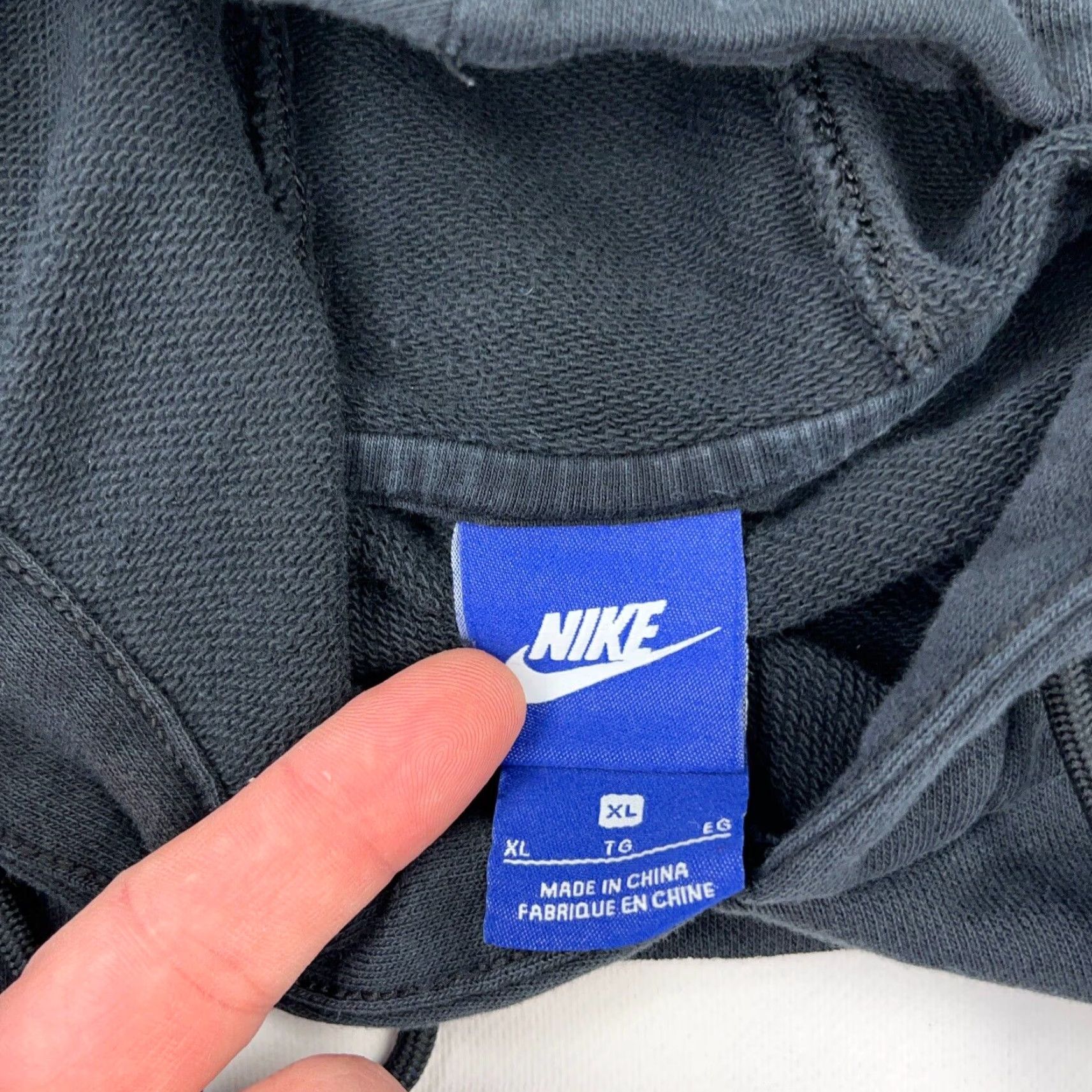 Nike Nike Hoodie Men XL Black White Sweatshirt Center Swoosh Adult Cotton Sweatshirt Hoodie Pockets Logo Nike Mens XL Black White Sweatshirt Hoodie Size US XL / EU 56 / 4 - 3 Thumbnail