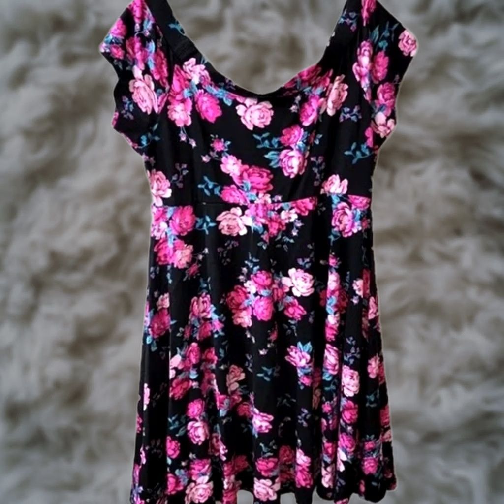 Torrid Torrid 3 Ivory Floral Smocked Off Shoulder Dress, Size 3 | Grailed