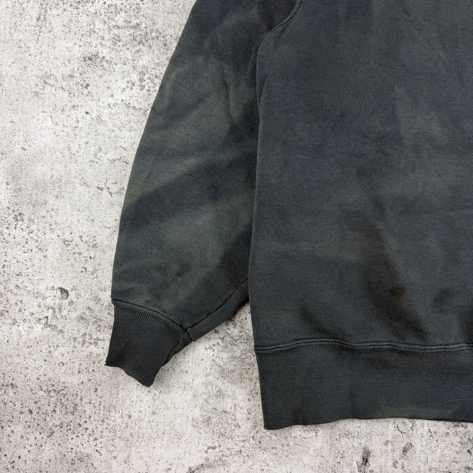 Champion Vintage Champion Sweatshirt Distressed Size Medium USA Made Size US M / EU 48-50 / 2 - 5 Thumbnail