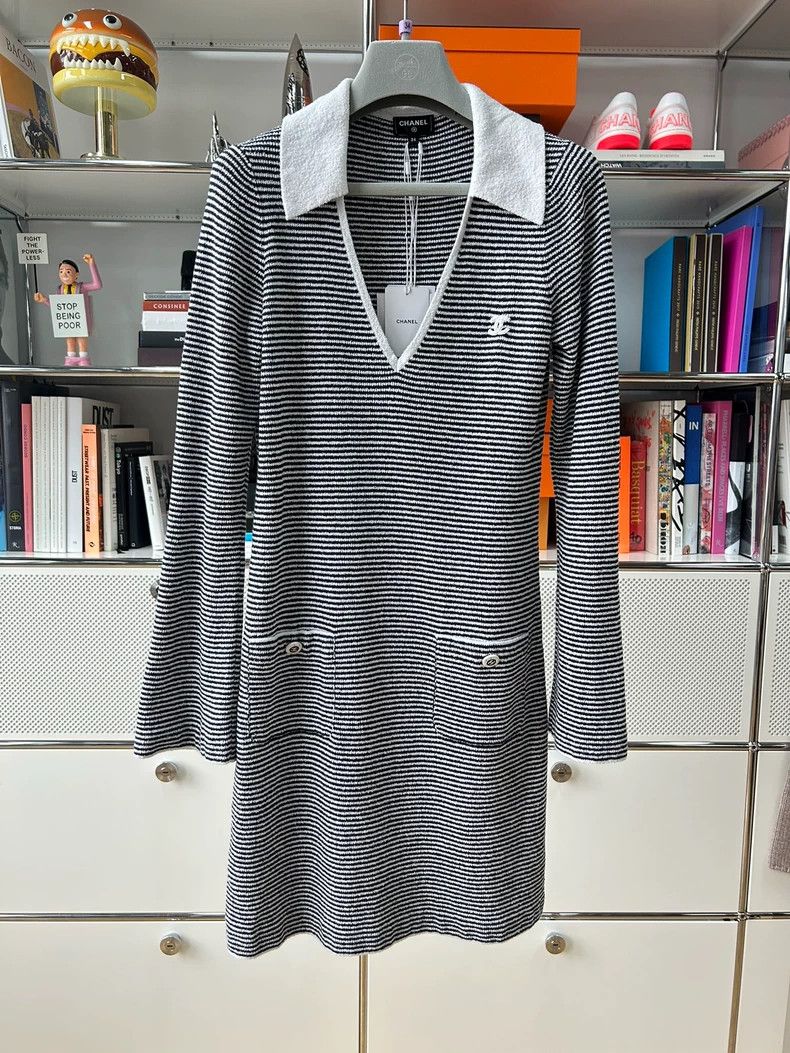 Chanel Chanel 23c striped V-neck polo knitted skirt 2503-Nextarrow Size XXS / US 00 / IT 34 - 1 Thumbnail