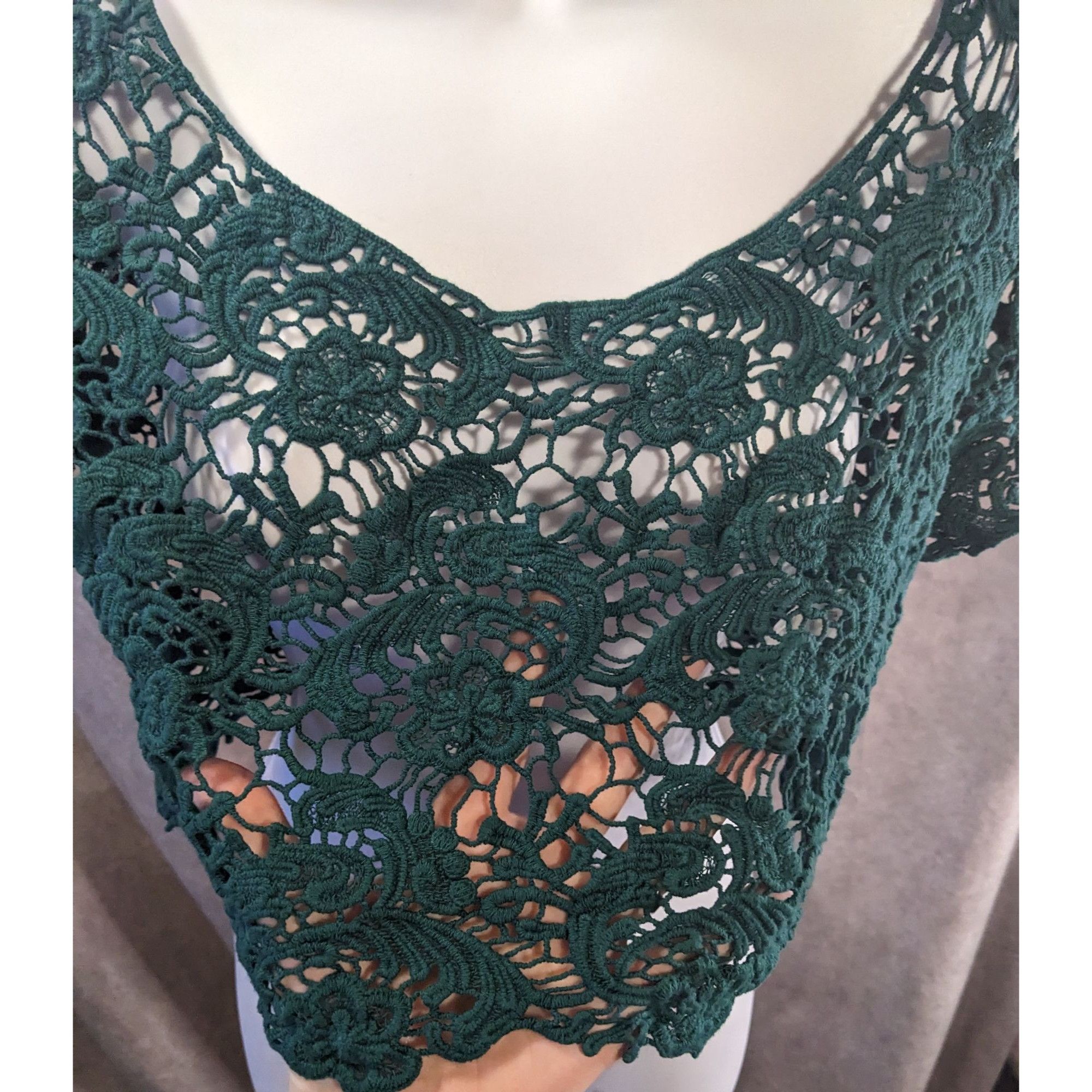 Other Love Culture Floral Crochet Lace Green Cropped Top Size S/M Size S / US 4 / IT 40 - 2 Thumbnail