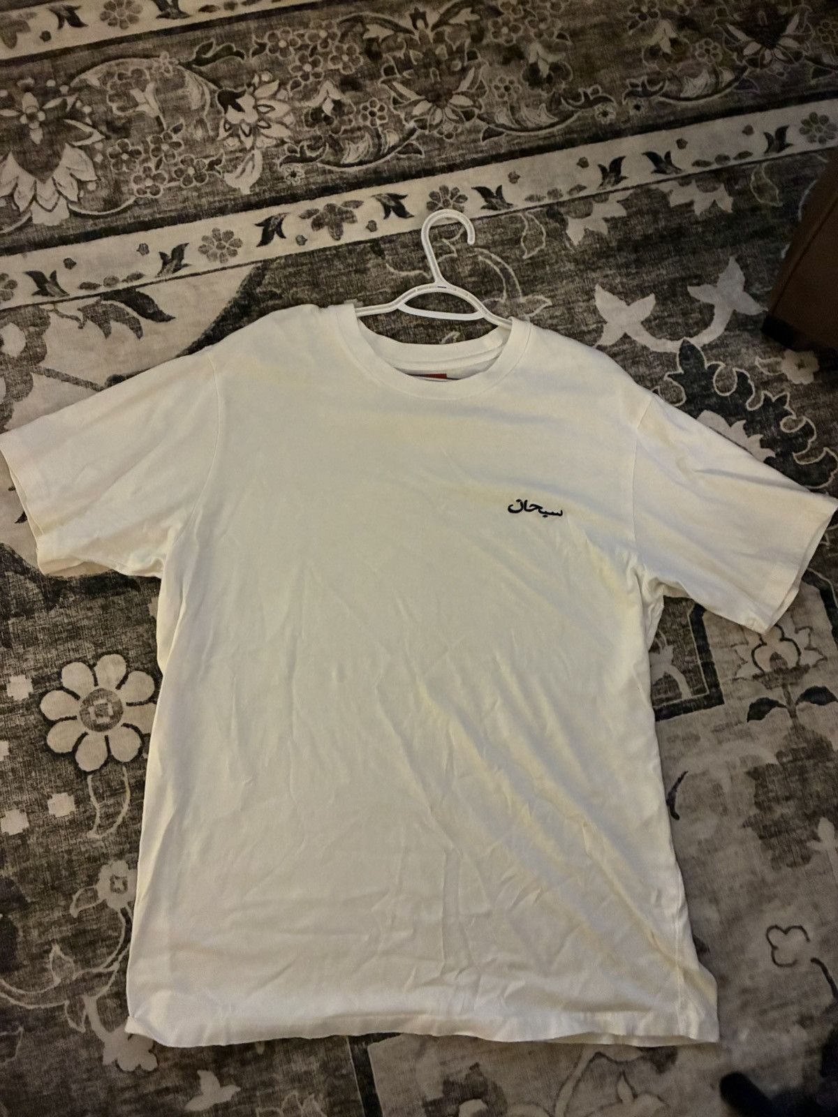 Supreme Supreme arabic white tee Size US XL / EU 56 / 4 - 1 Thumbnail