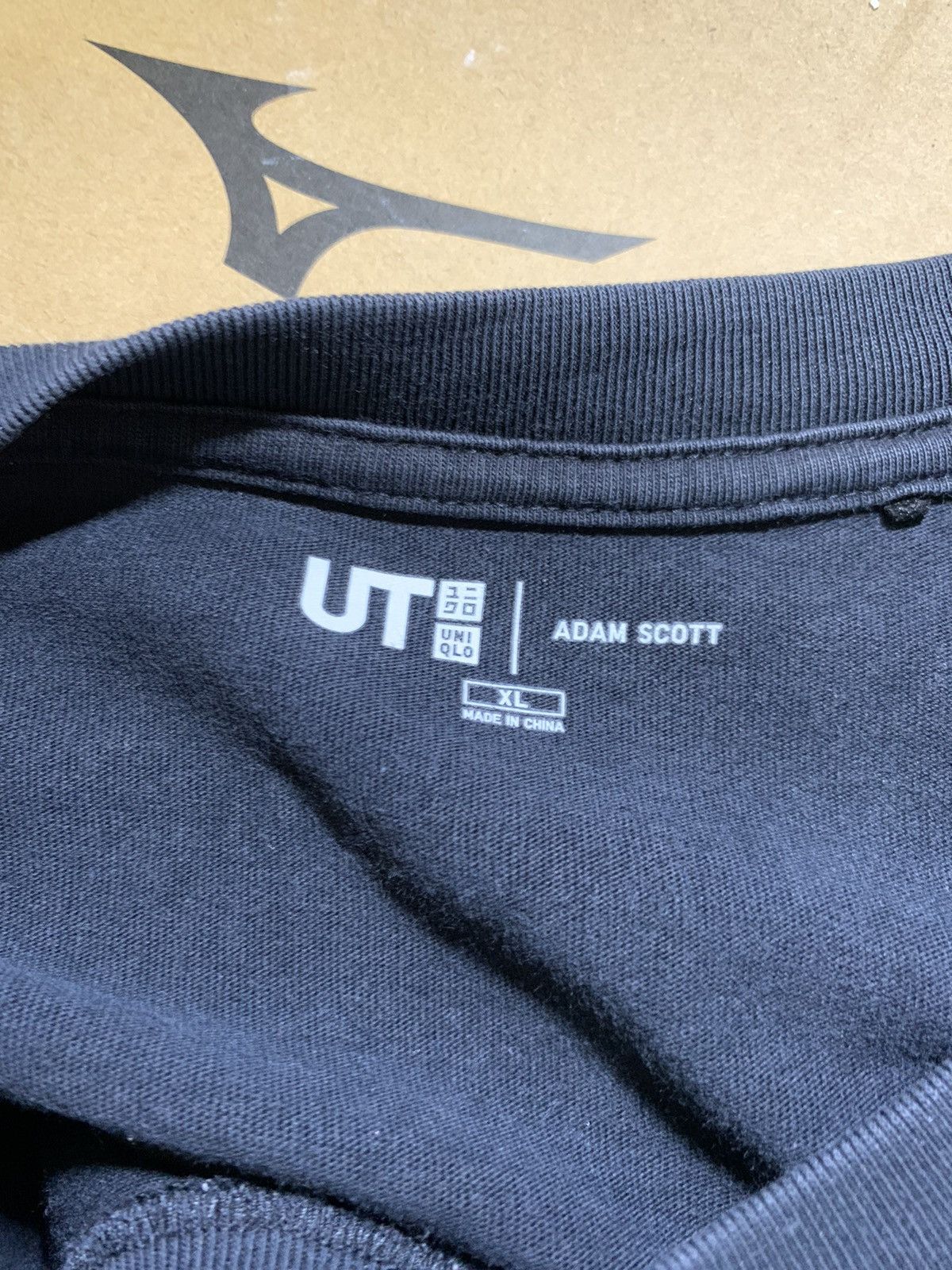 Uniqlo Uniqlo Adam Scott Peace For All Tee Size US XL / EU 56 / 4 - 8 Thumbnail