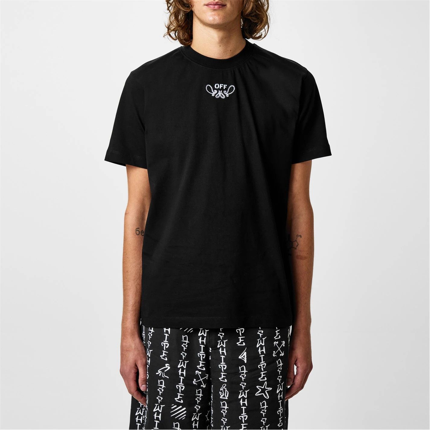 Off-White o1g2r1mq0226 Bandanna Skate Crew Neck T-Shirt In Black Size US S / EU 44-46 / 1 - 2 Thumbnail