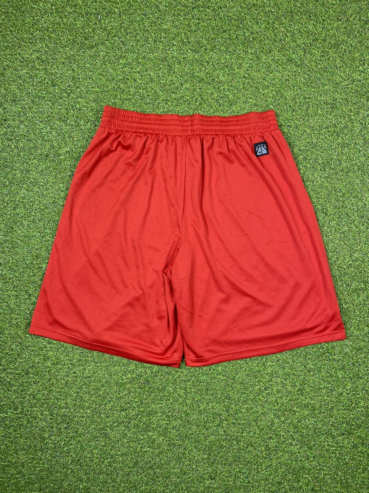 Nike Vintage Nike shorts streetwear swoosh casual y2k size XL Size US 36 / EU 52 - 2 Thumbnail