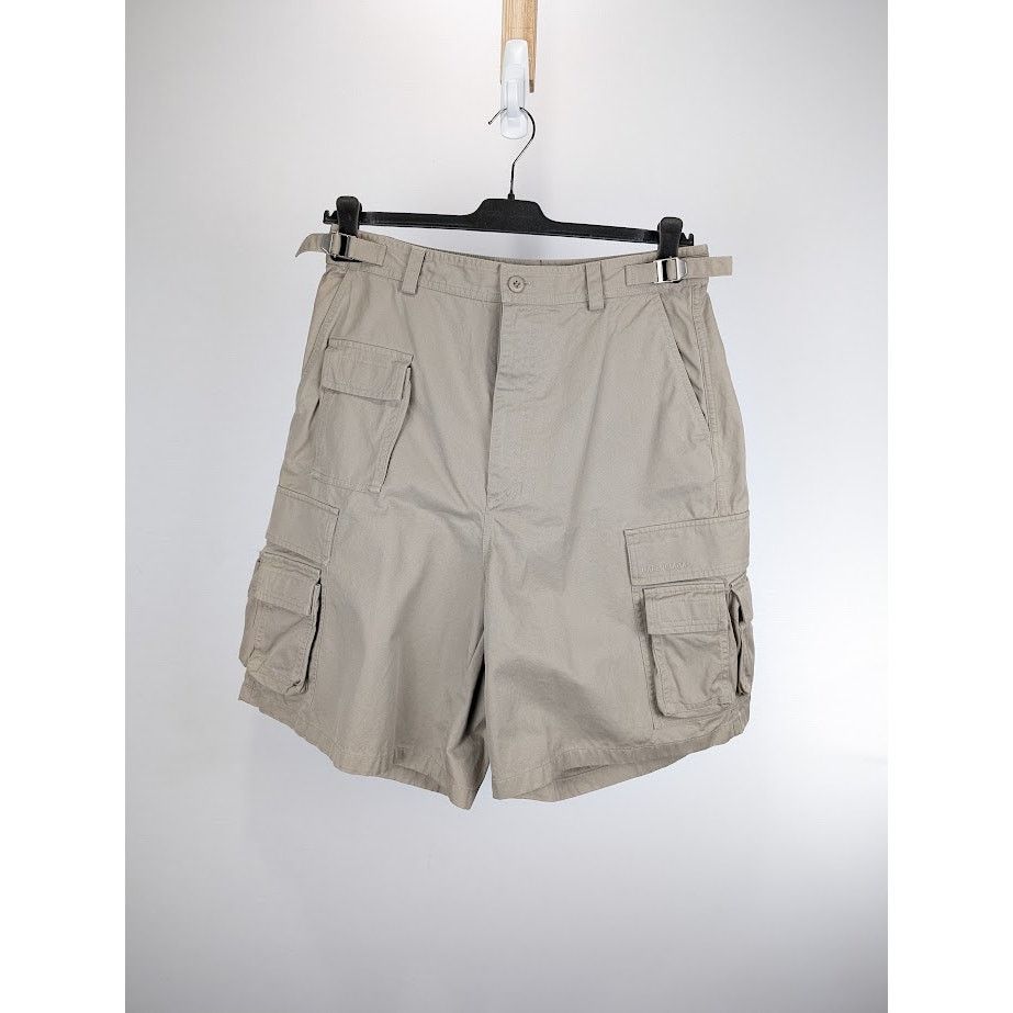 Balenciaga o1rshd1 Cargo Short in Beige Size US 30 / EU 46 - 1 Thumbnail