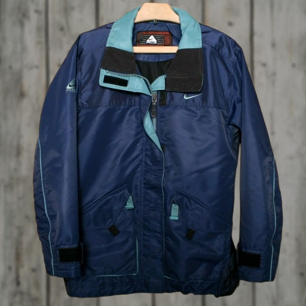 Nike ACG VINTAGE Nike ACG Outer Layer 3 Blue Nylon Windbreaker Rain Jacket Women's M Blue Windbreaker Nike ACG Jacket Womens M Size M / US 6-8 / IT 42-44 - 1 Thumbnail