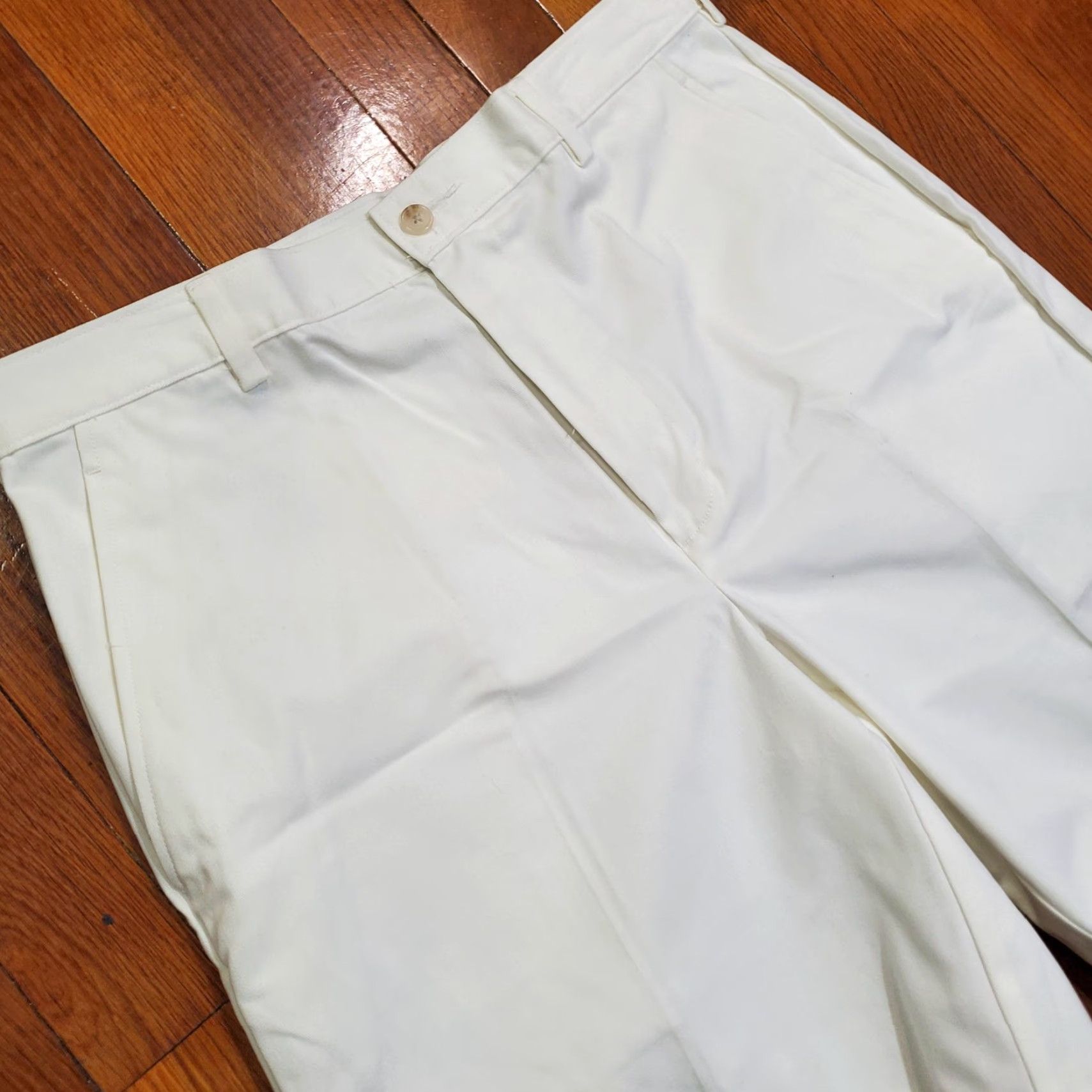 Jos. A. Bank Jos. A. Bank Shorts Mens 34 White Stays Cool Peached Twill Chino Flat Front Casual Shorts White Mens 34 Blanks? Size US 34 / EU 50 - 5 Thumbnail