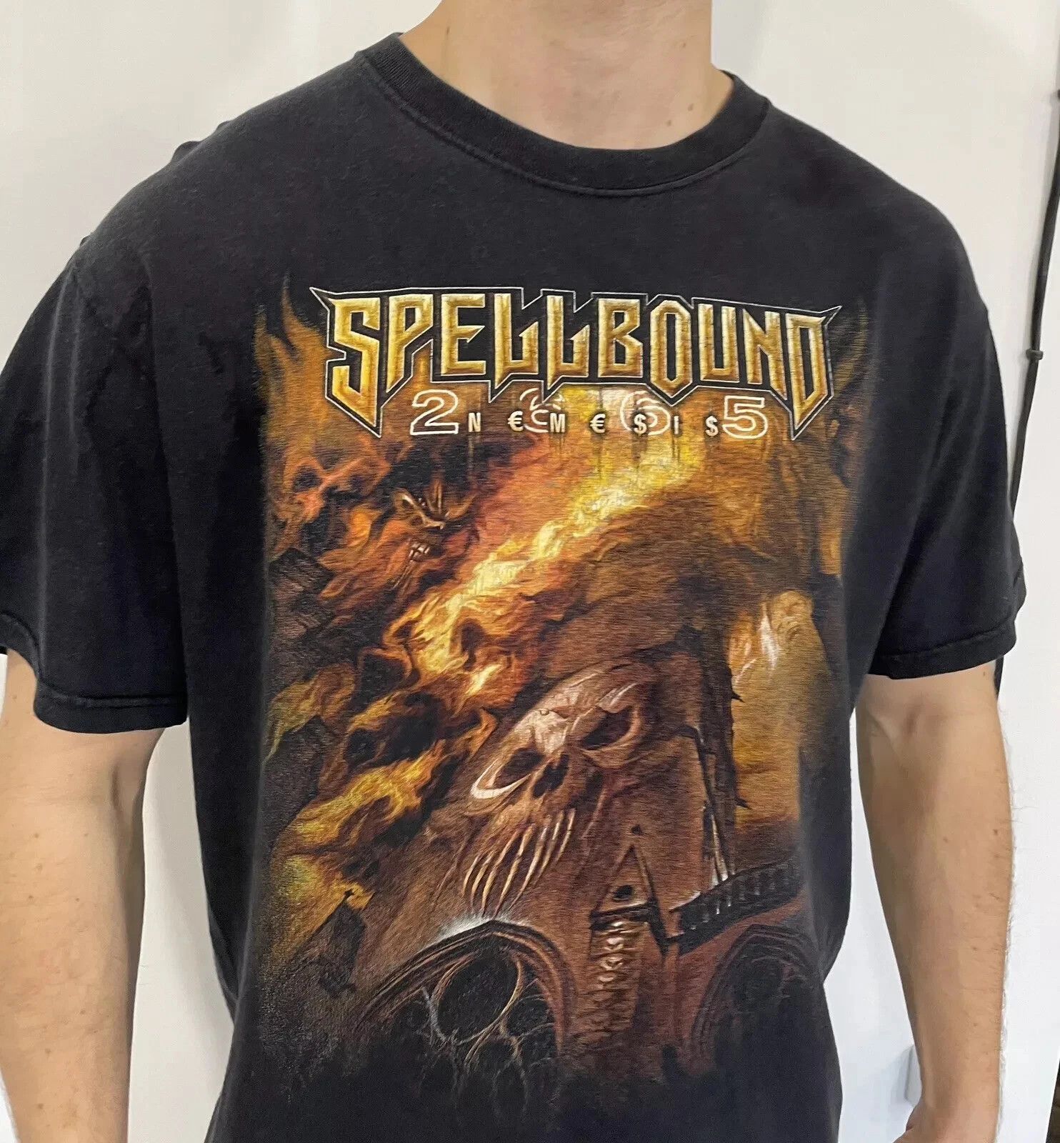 Fruit Of The Loom VINTAGE 200s Y2K SPELLBOUND BAND SHIRT BLOKE RETRO FADED Size US L / EU 52-54 / 3 - 4 Thumbnail