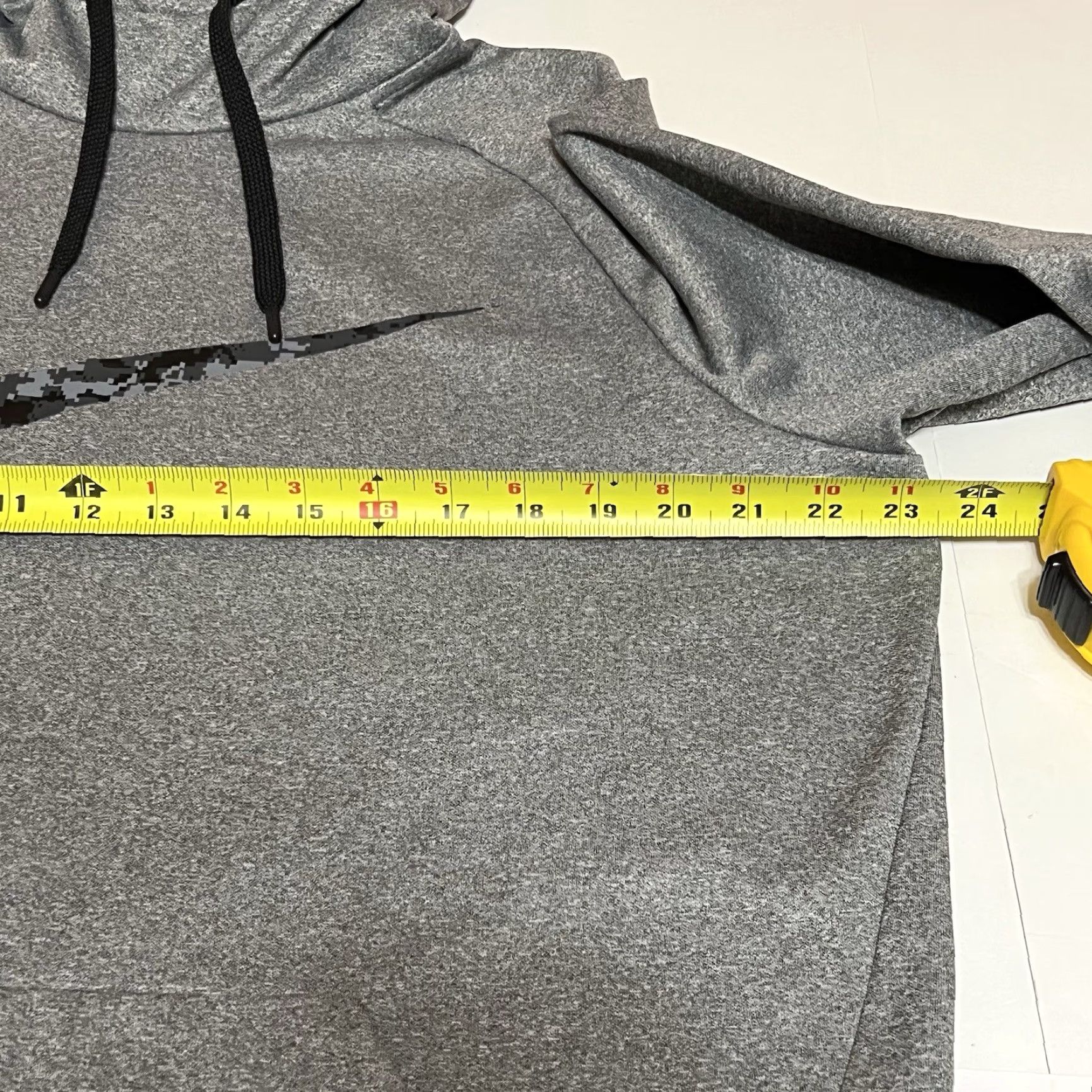 Nike Nike Hoodie Men L Gray Camo Center Swoosh Pullover Sweatshirt Dri Fit Sweatshirt Size US L / EU 52-54 / 3 - 6 Thumbnail