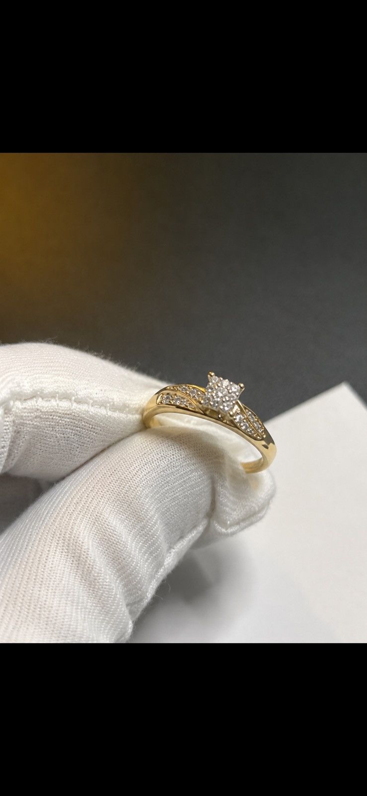 Other 10k gold GND cluster engagement ring Size ONE SIZE - 1 Thumbnail