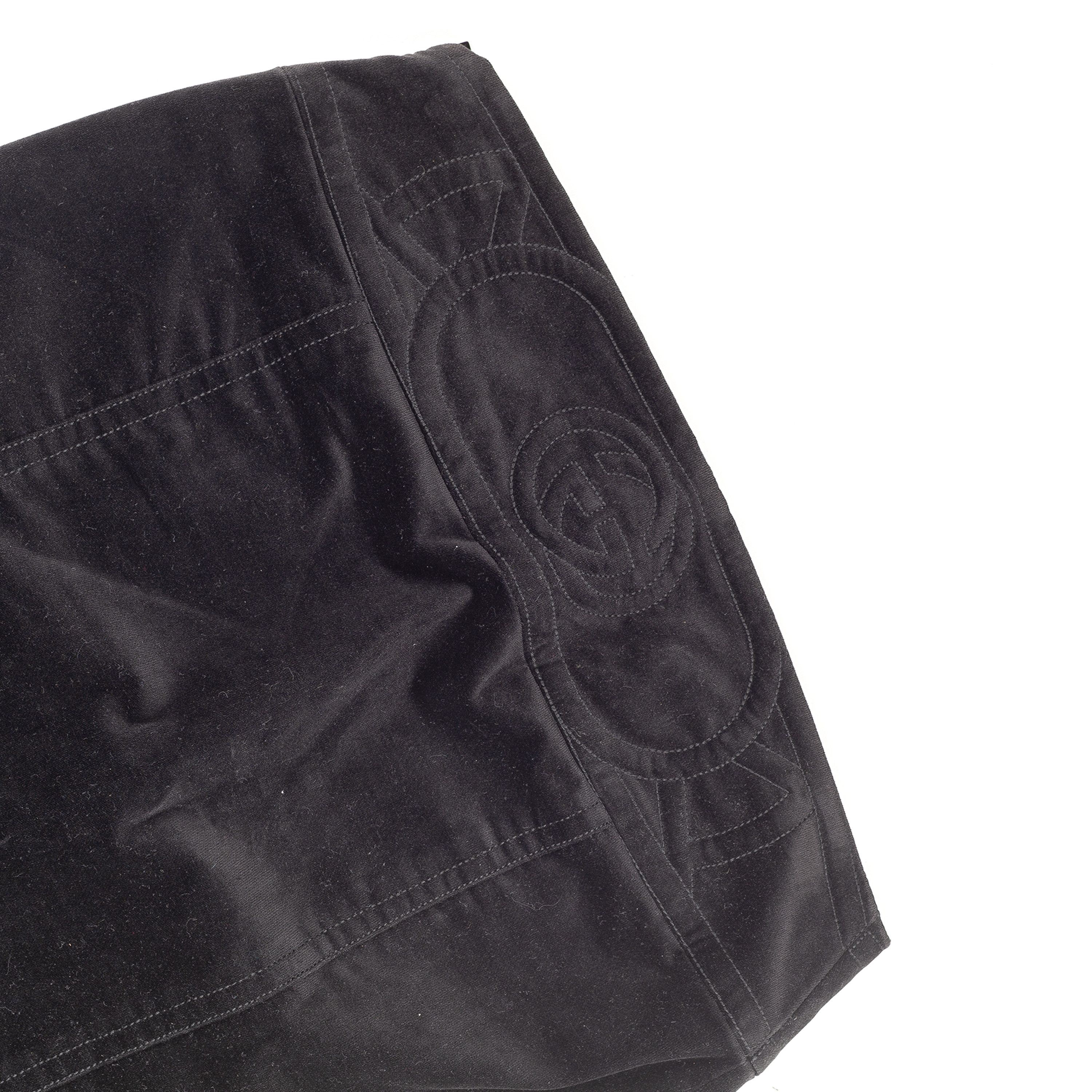 Gucci Gucci by Tom Ford Black Vintage Velvet Midi Skirt (S) Size 26" / US 2 / IT 38 - 2 Thumbnail