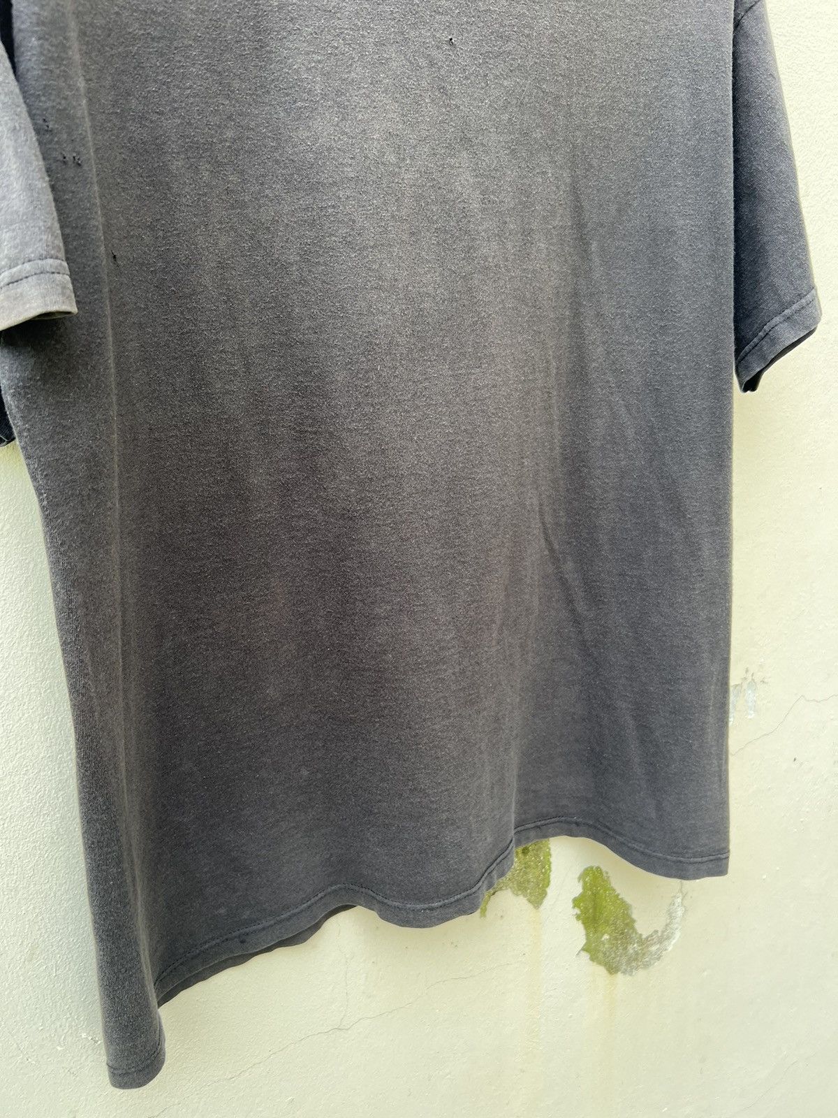Nike Vintage 90s Nike Distressed Sun Faded Black Swoosh t shirt Size US L / EU 52-54 / 3 - 18 Thumbnail