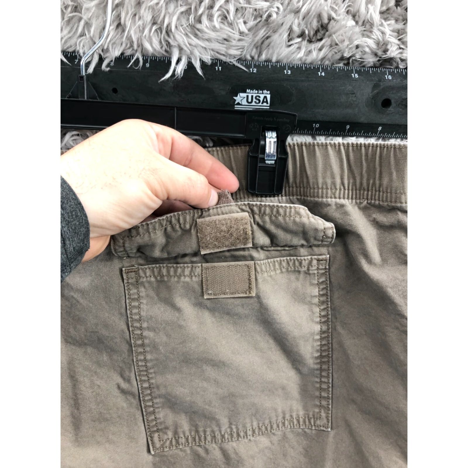 Croft & Barrow Croft & Barrow Cargo Shorts Mens Size 44 Mid Rise Medium Wash Beige Size US 44 / EU 60 - 6 Thumbnail