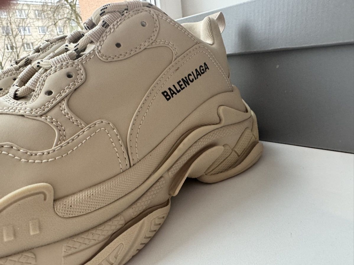 Balenciaga Balenciaga Triple s Beige Uk6 EU40 Box included! Size US 7 / EU 40 - 8 Thumbnail