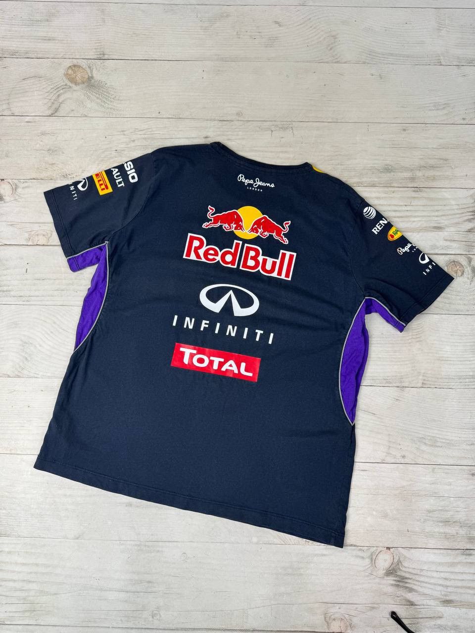 RED BULL Infiniti チーム ４年ワールドチャンピオン Tシャツ 952405fb978f4157c62878ba5912ca